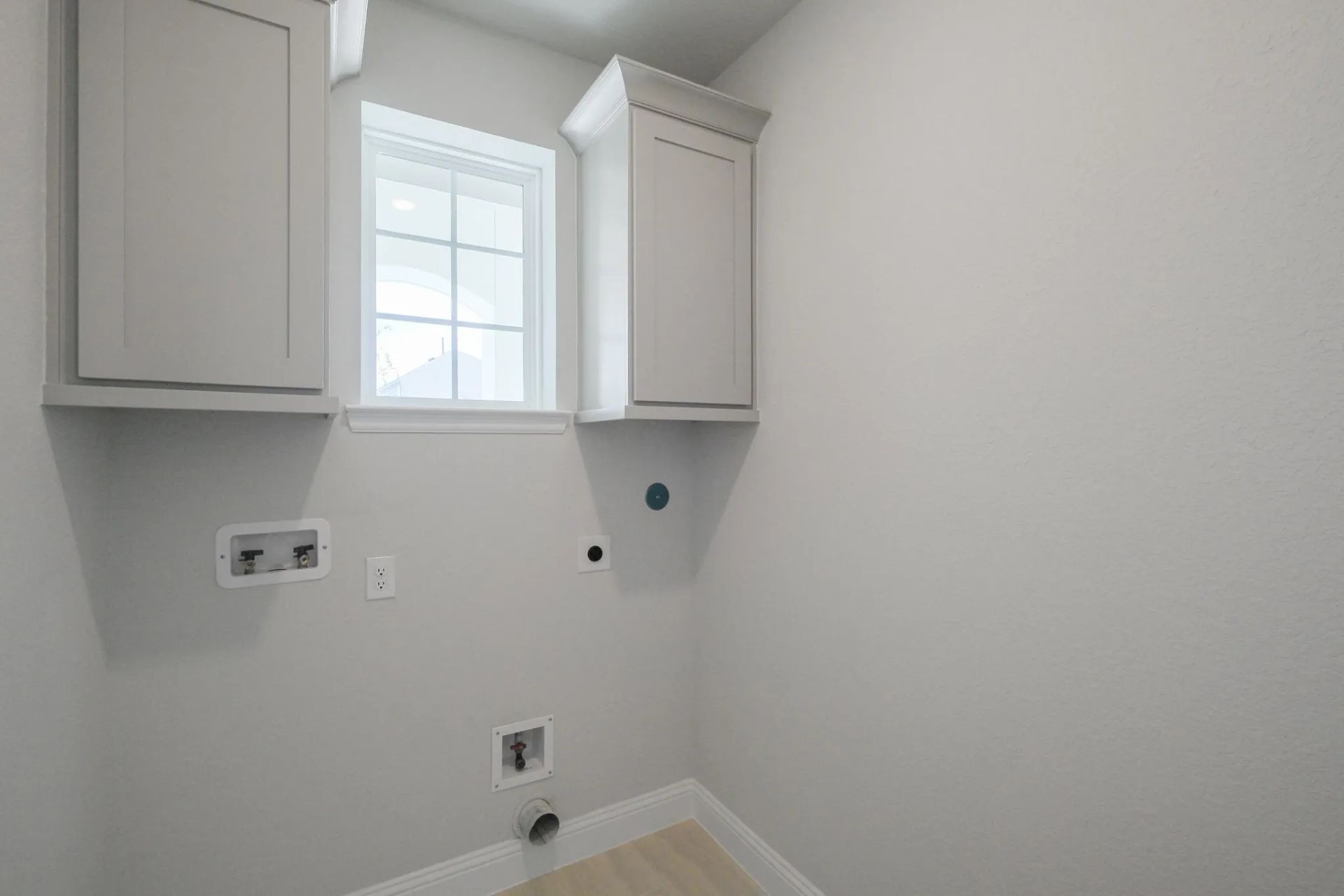 Plan 3019 laundry room - look may vary