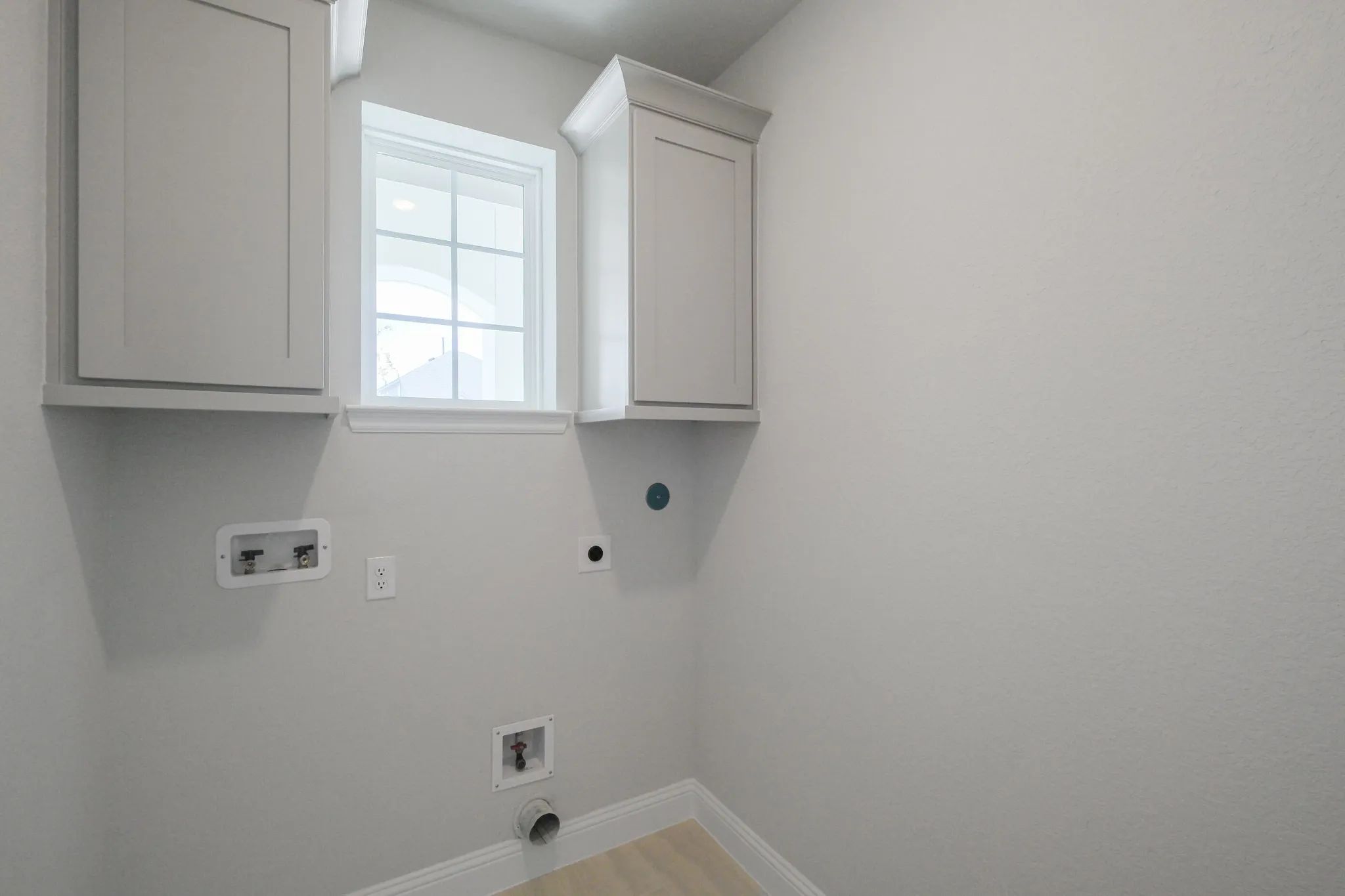 Plan 3019 laundry room - look may vary