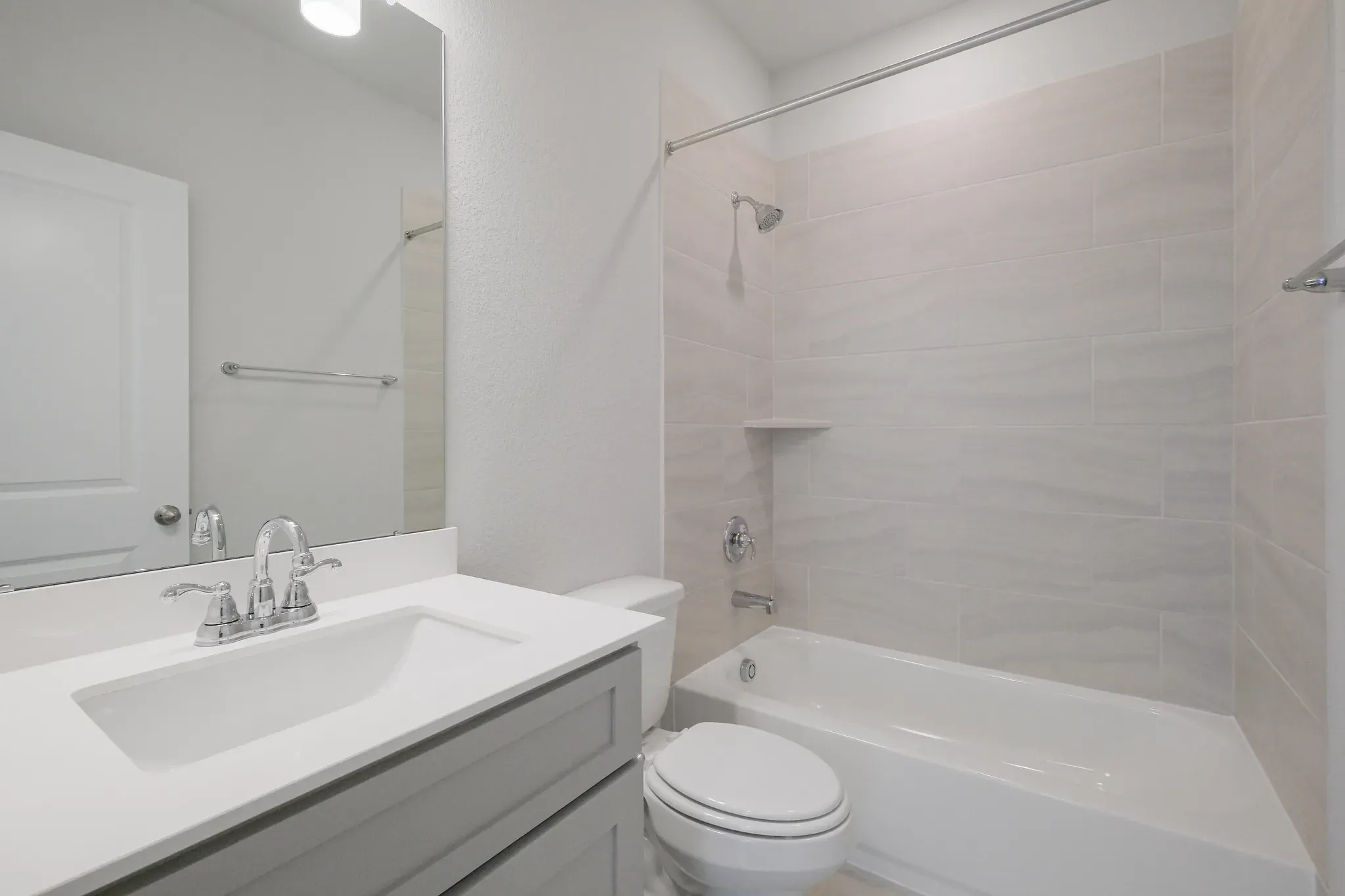 Plan 3019 bath 2 - look may vary