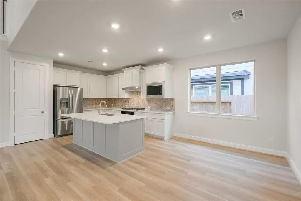 Plan 3039 kitchen/dining