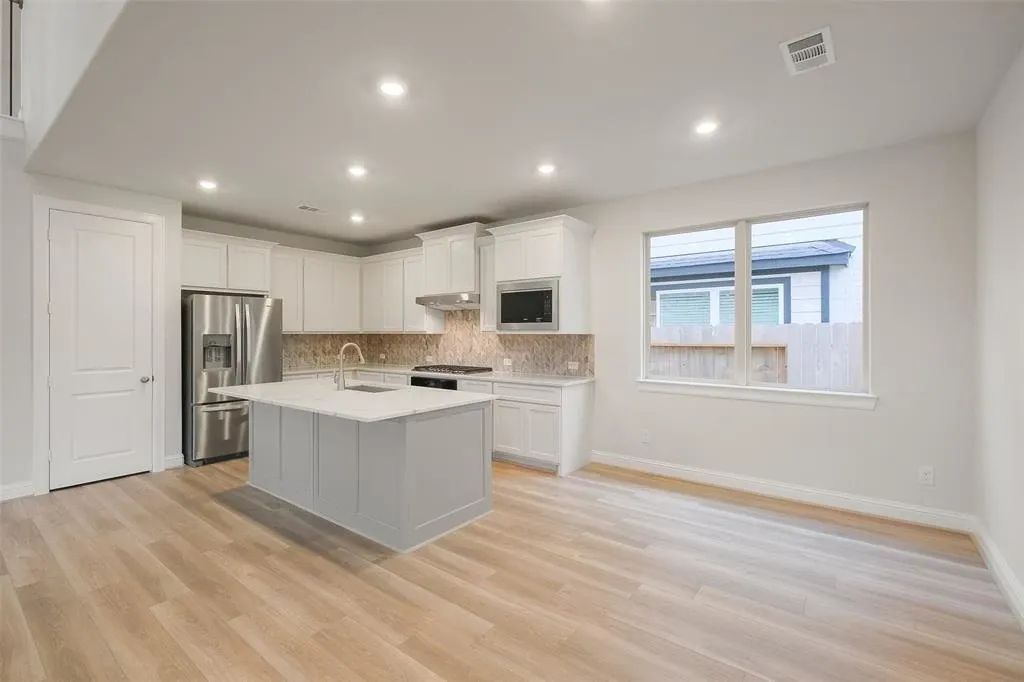 Plan 3039 kitchen/dining