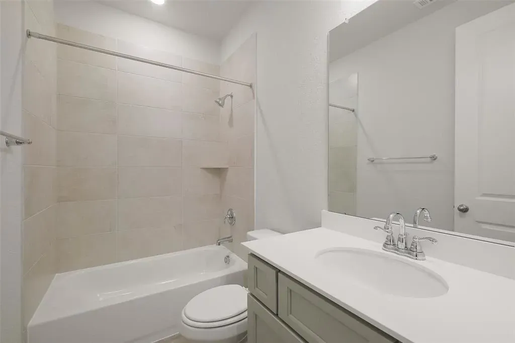 Plan 3039 bath 3