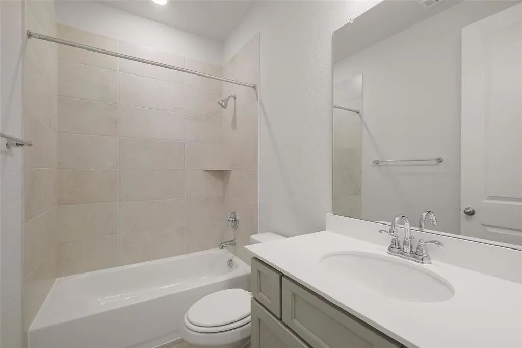 Plan 3039 bath 3
