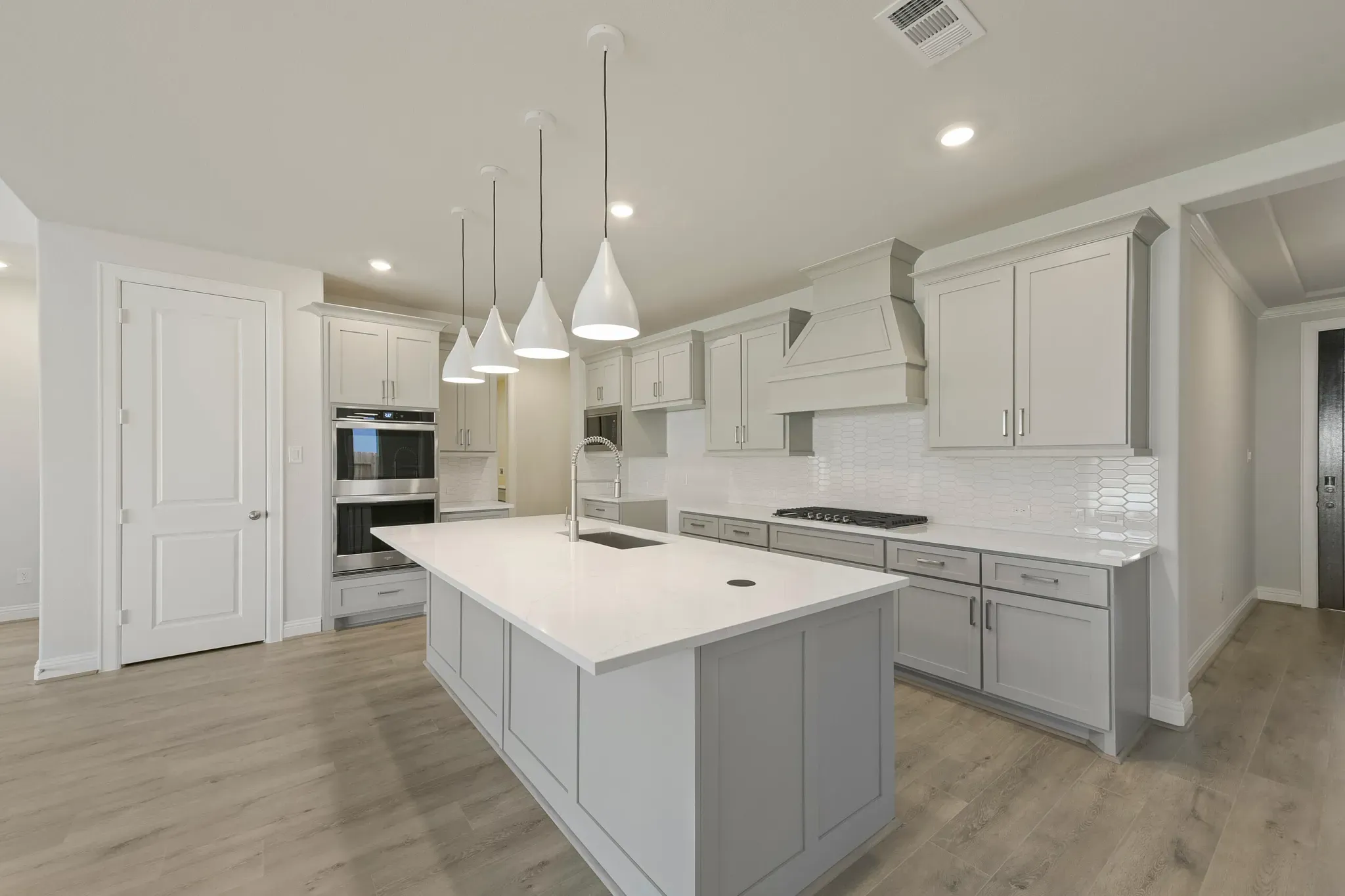 Plan 5049 kitchen