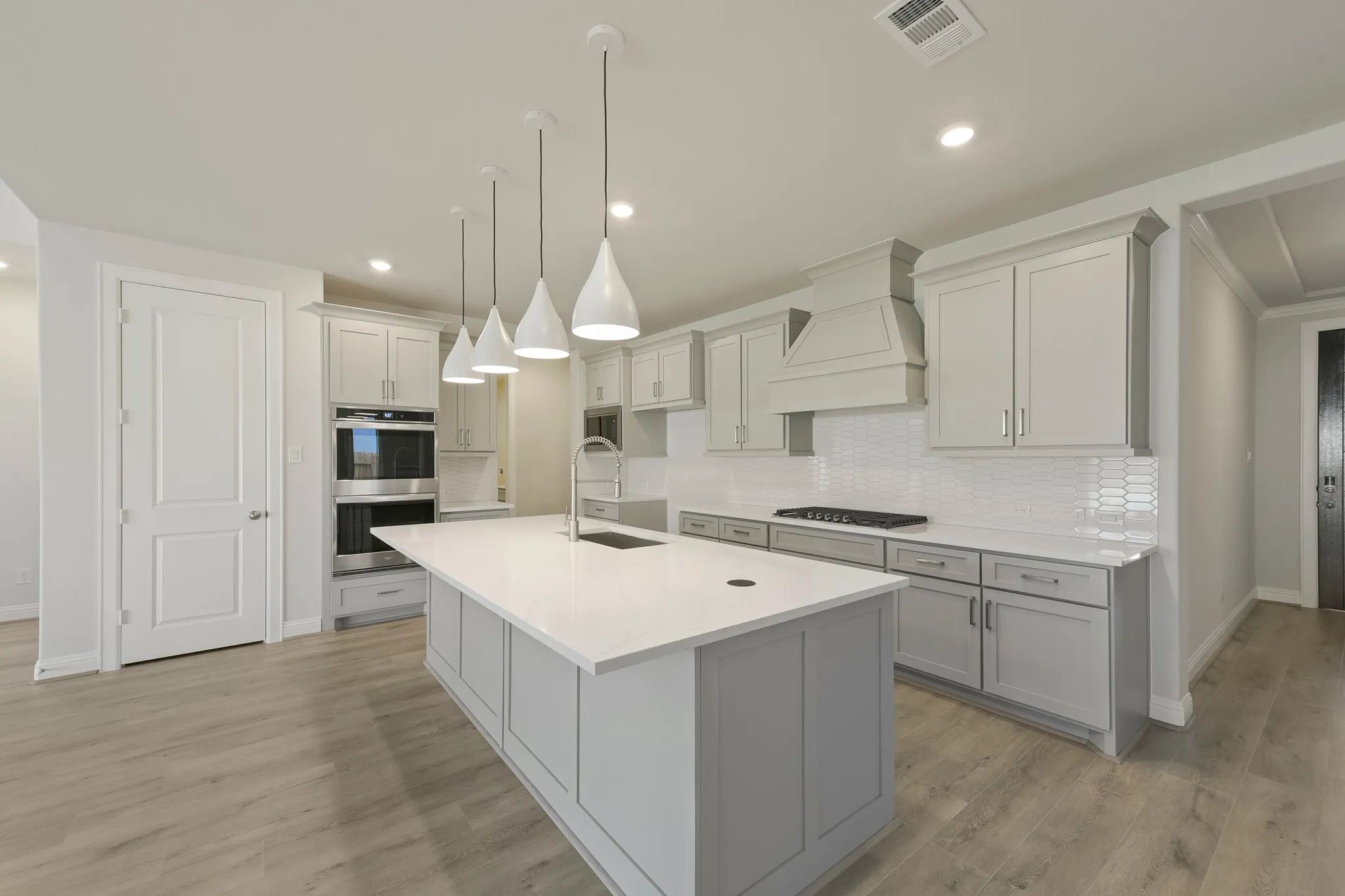 Plan 5049 kitchen
