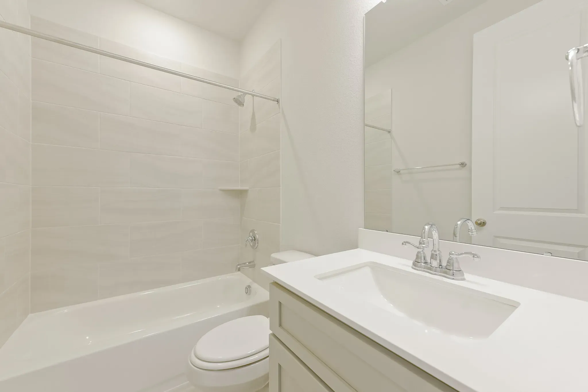 Plan 5049 bath 2