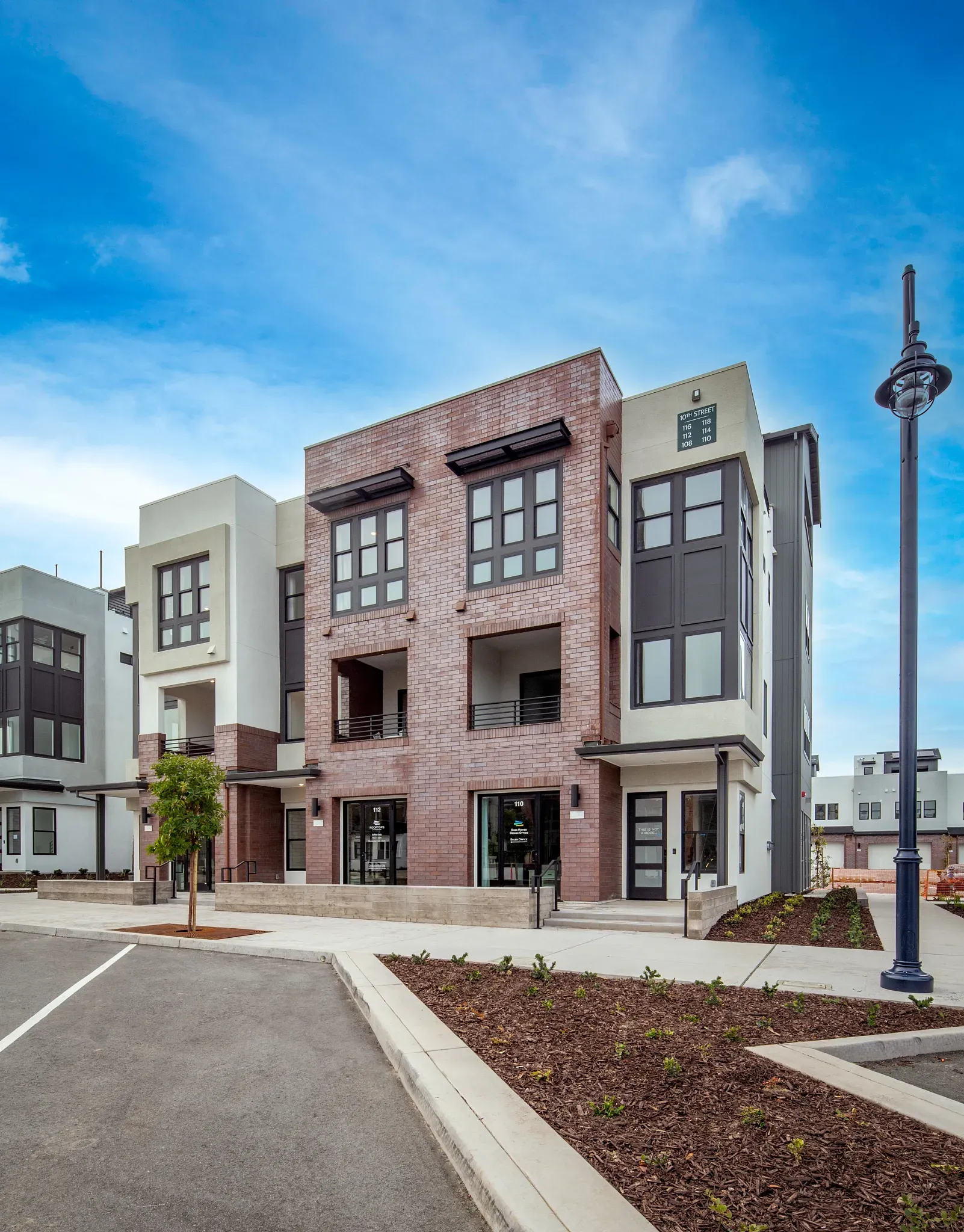 Rooftops Live/Work Building (Plan 3 Middle Unit)