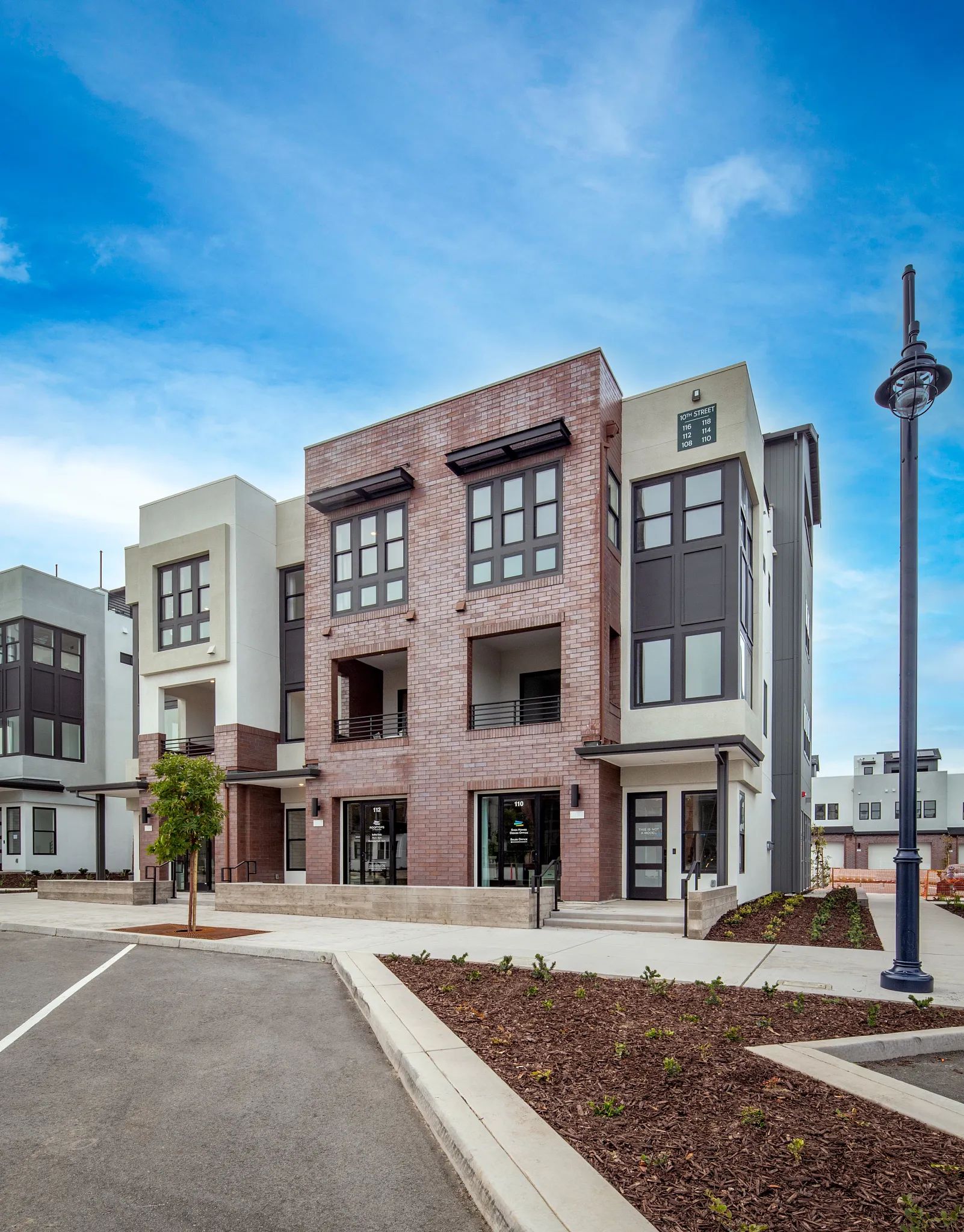 Rooftops Live/Work Building (Plan 3 Middle Unit)