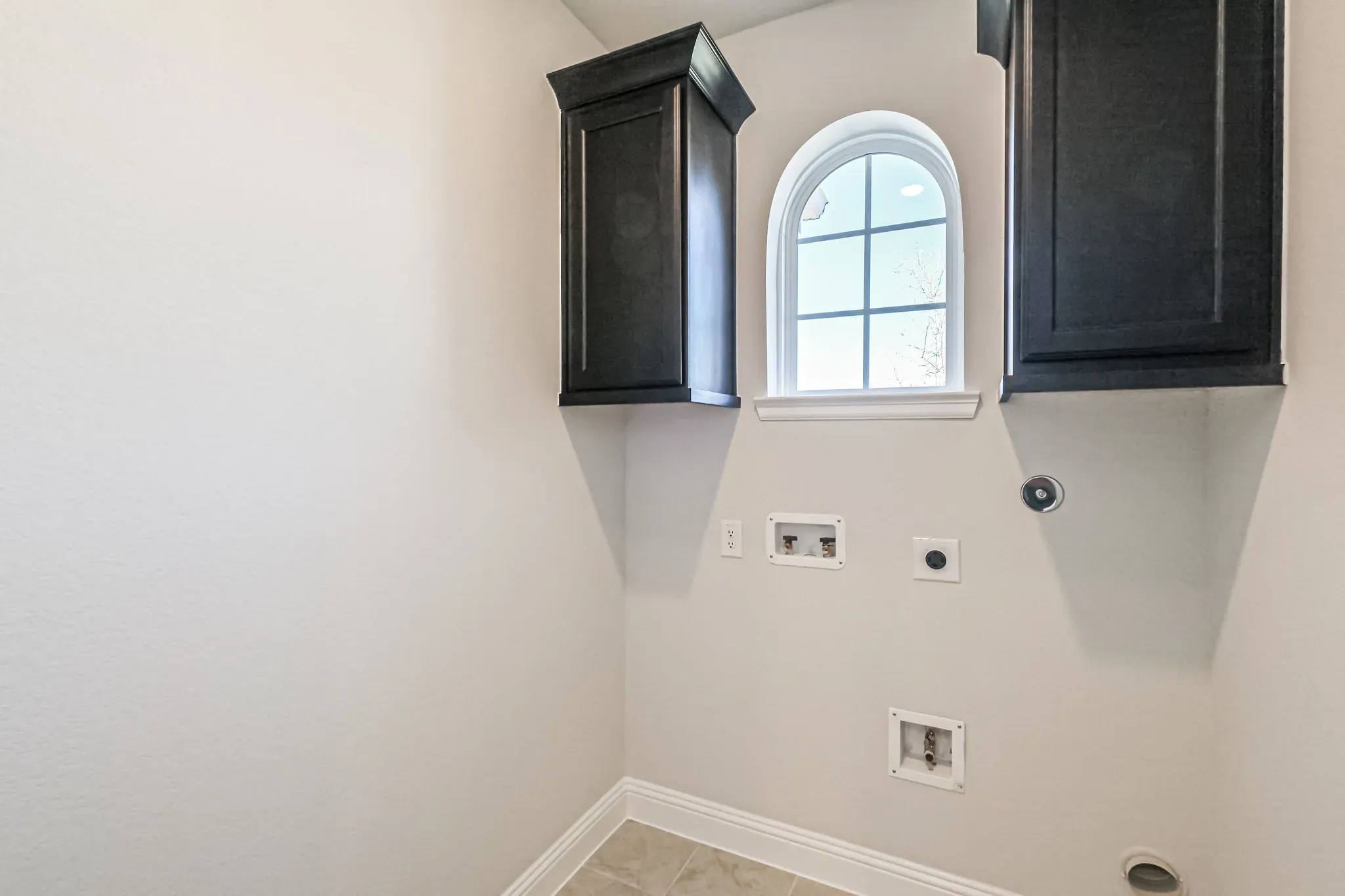 Plan 3009 laundry room - look may vary