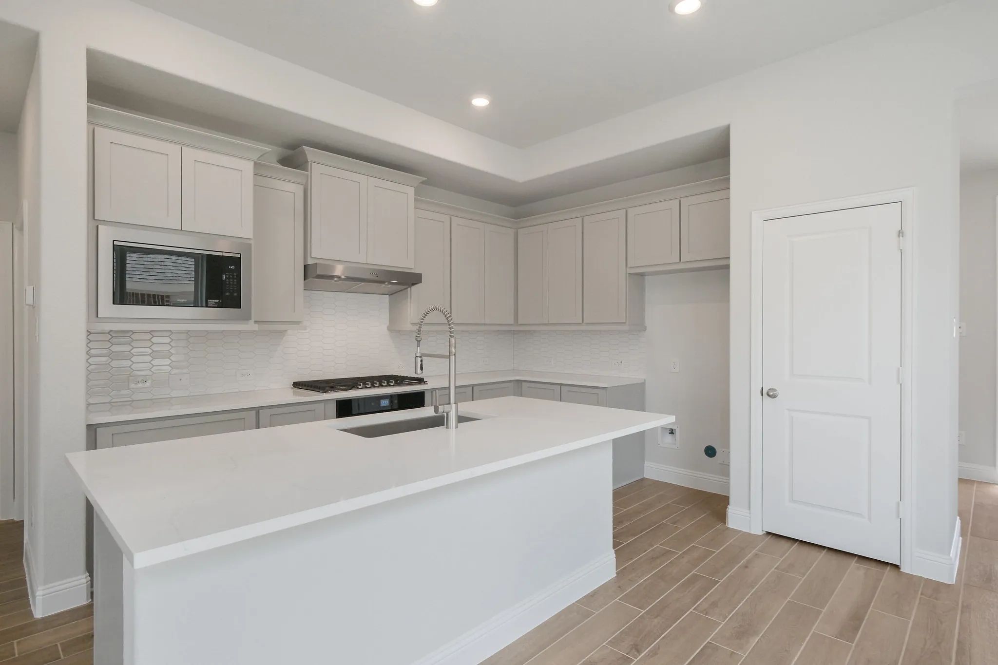 Plan 3019 kitchen - look may vary