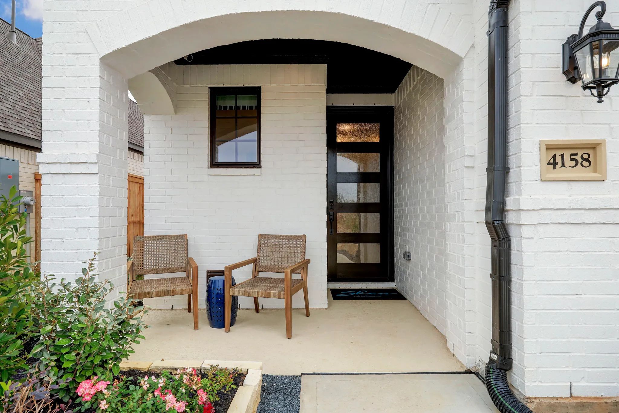 Plan 3059 porch - staged