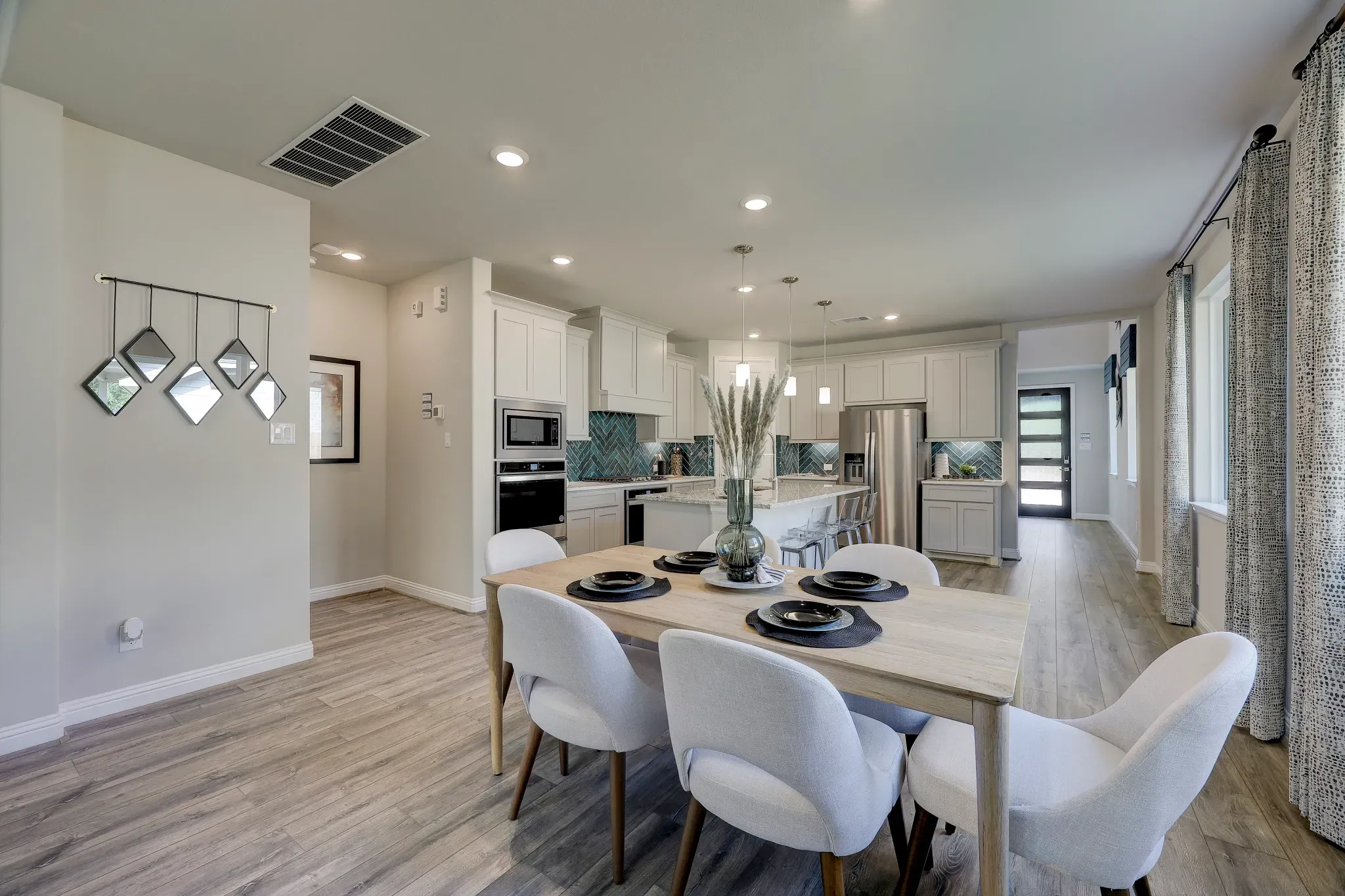 Plan 3079 dining - staged