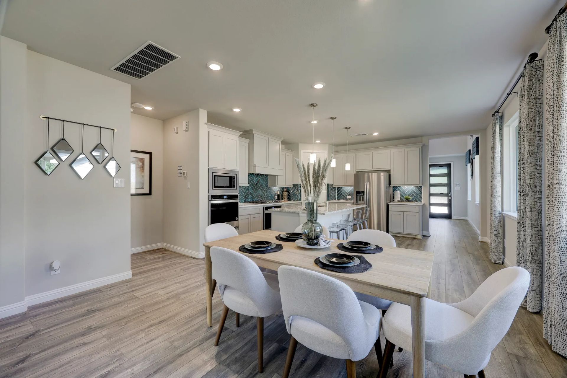 Plan 3079 dining - staged