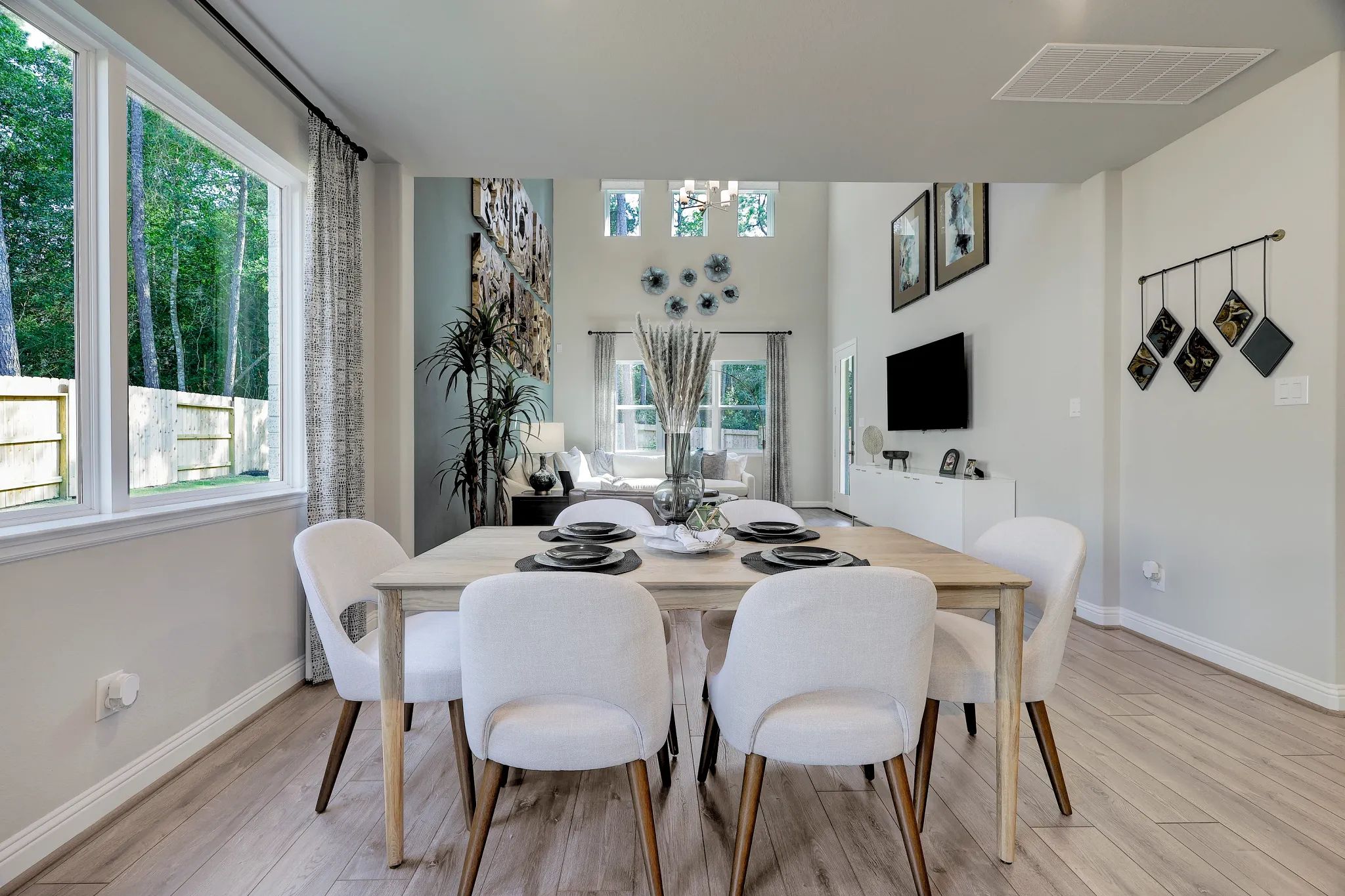 Plan 3079 dining - staged