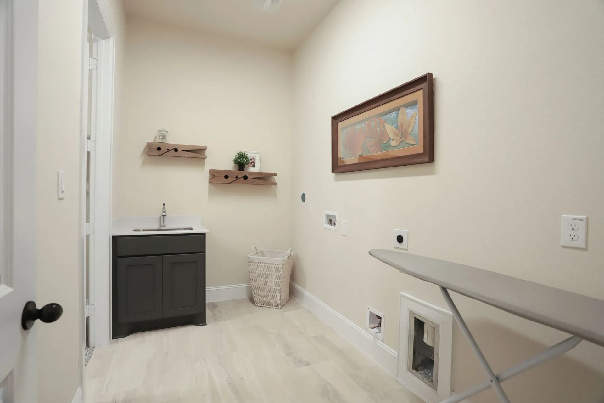 Plan 5051 laundry - staged