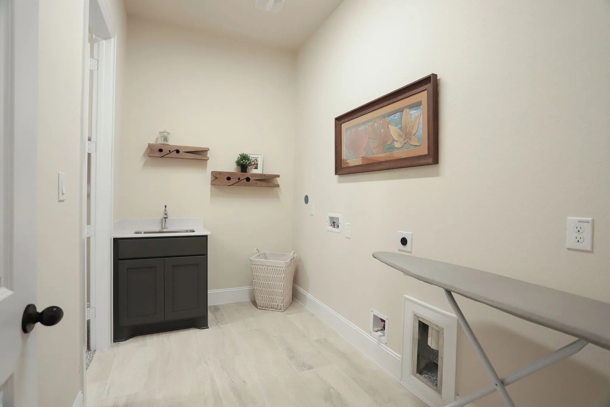 Plan 5051 laundry - staged