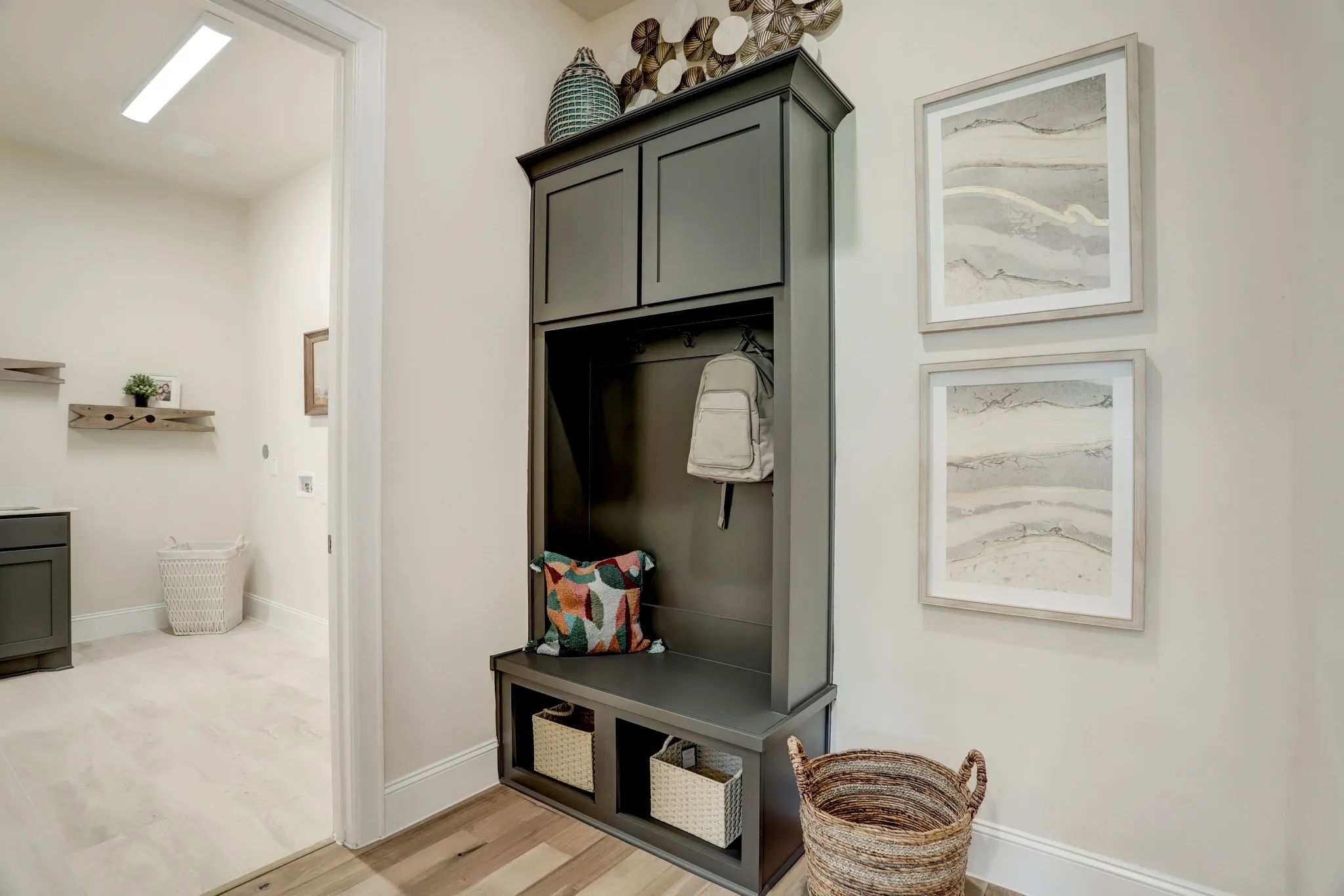 Plan 5051 valet - staged