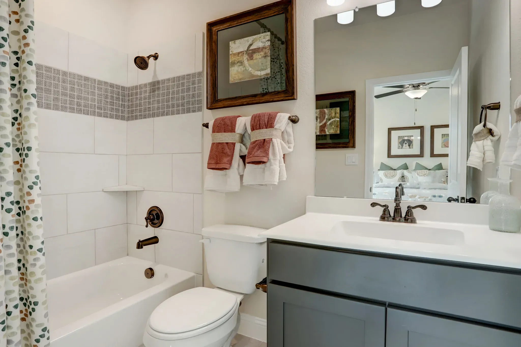 Plan 5051 bath 2 - staged