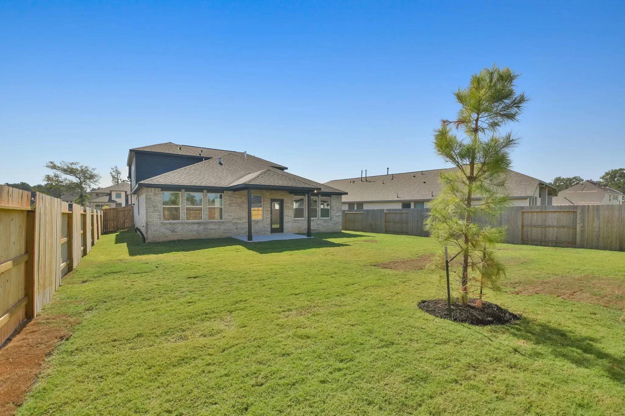 Plan 4049 rear exterior