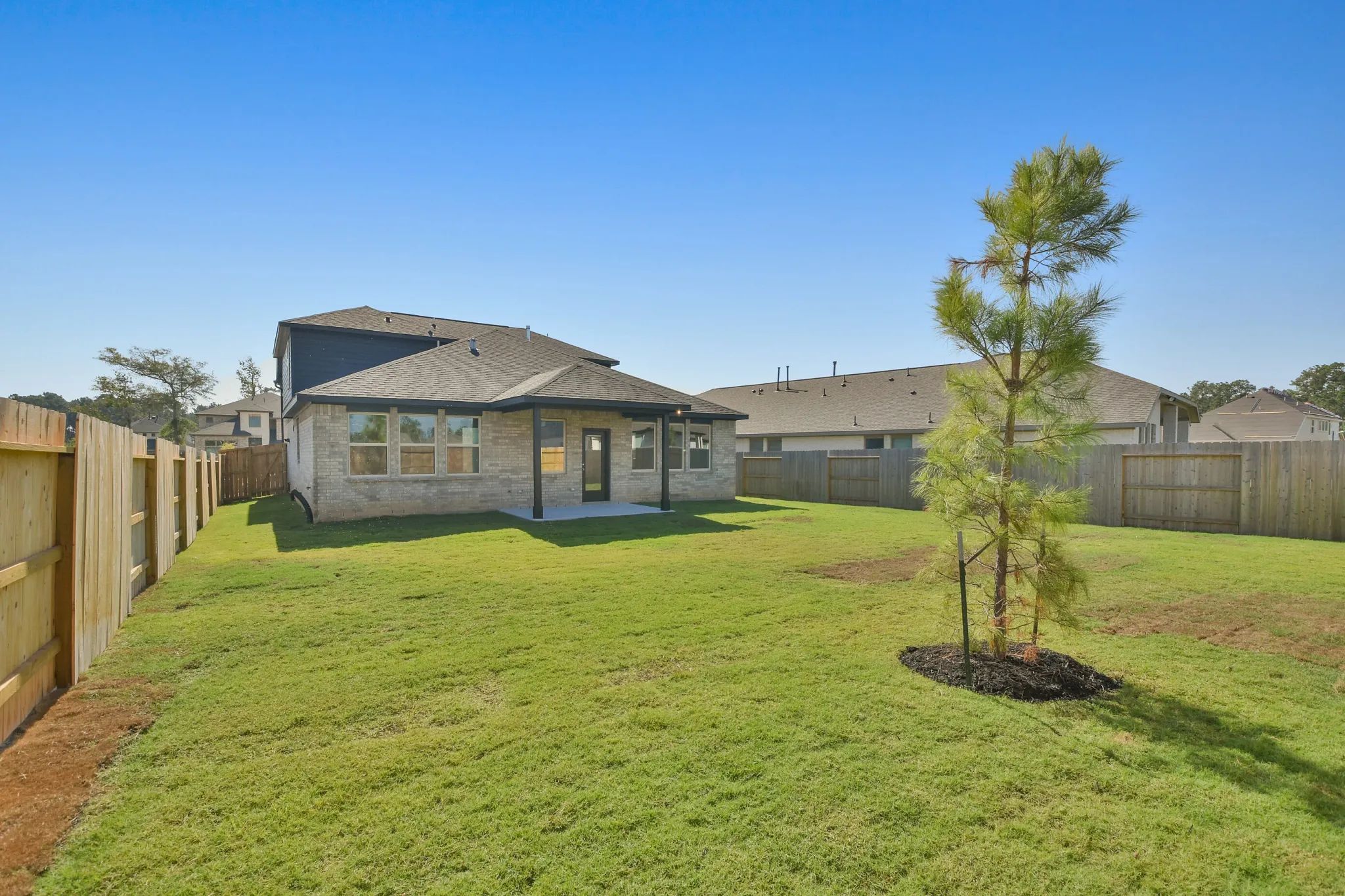 Plan 4049 rear exterior