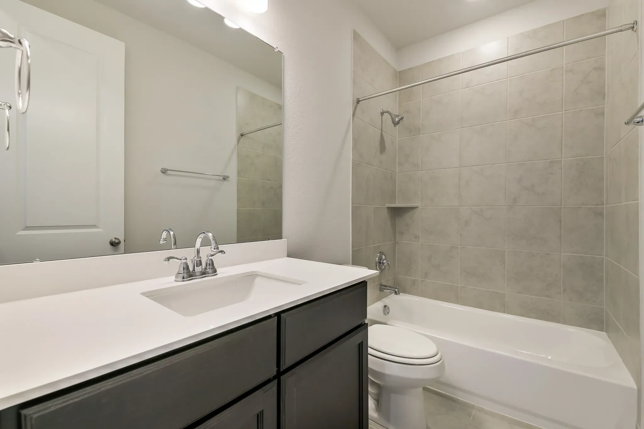 Plan 4059 bath 2