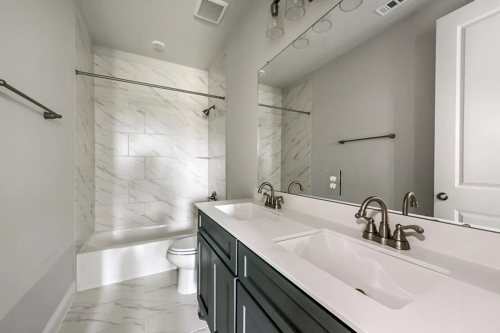 Plan 4509 bath 2