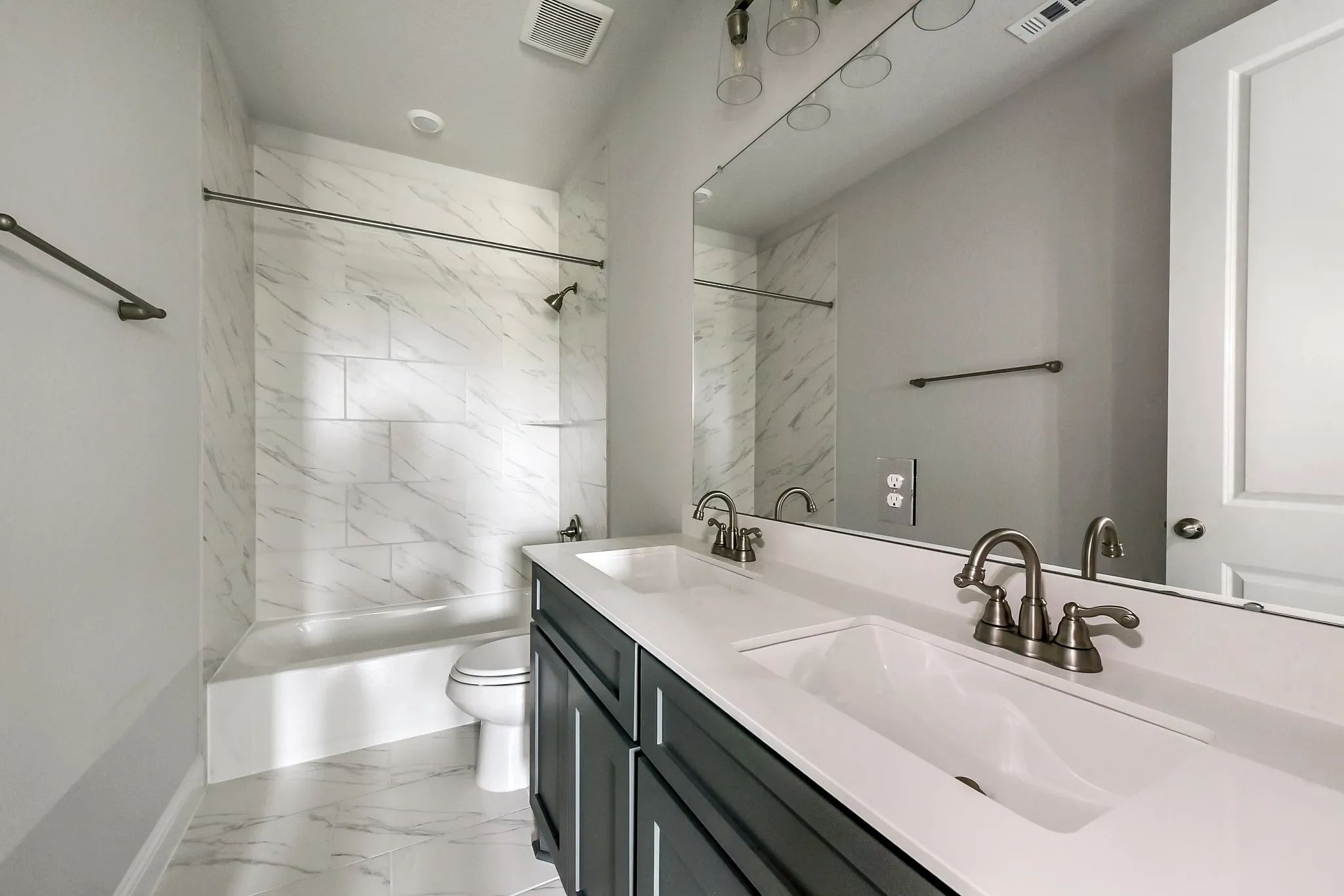Plan 4509 bath 2