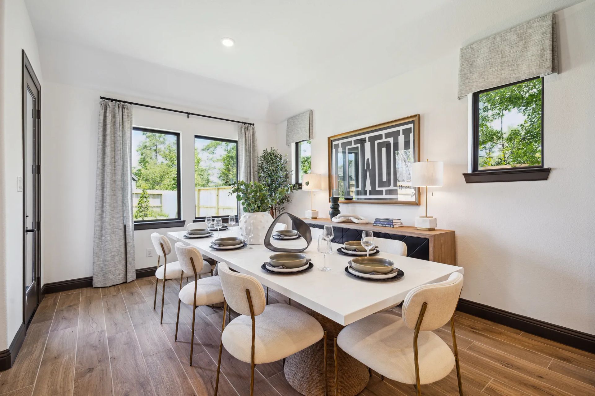 Plan 4534 dining - staged