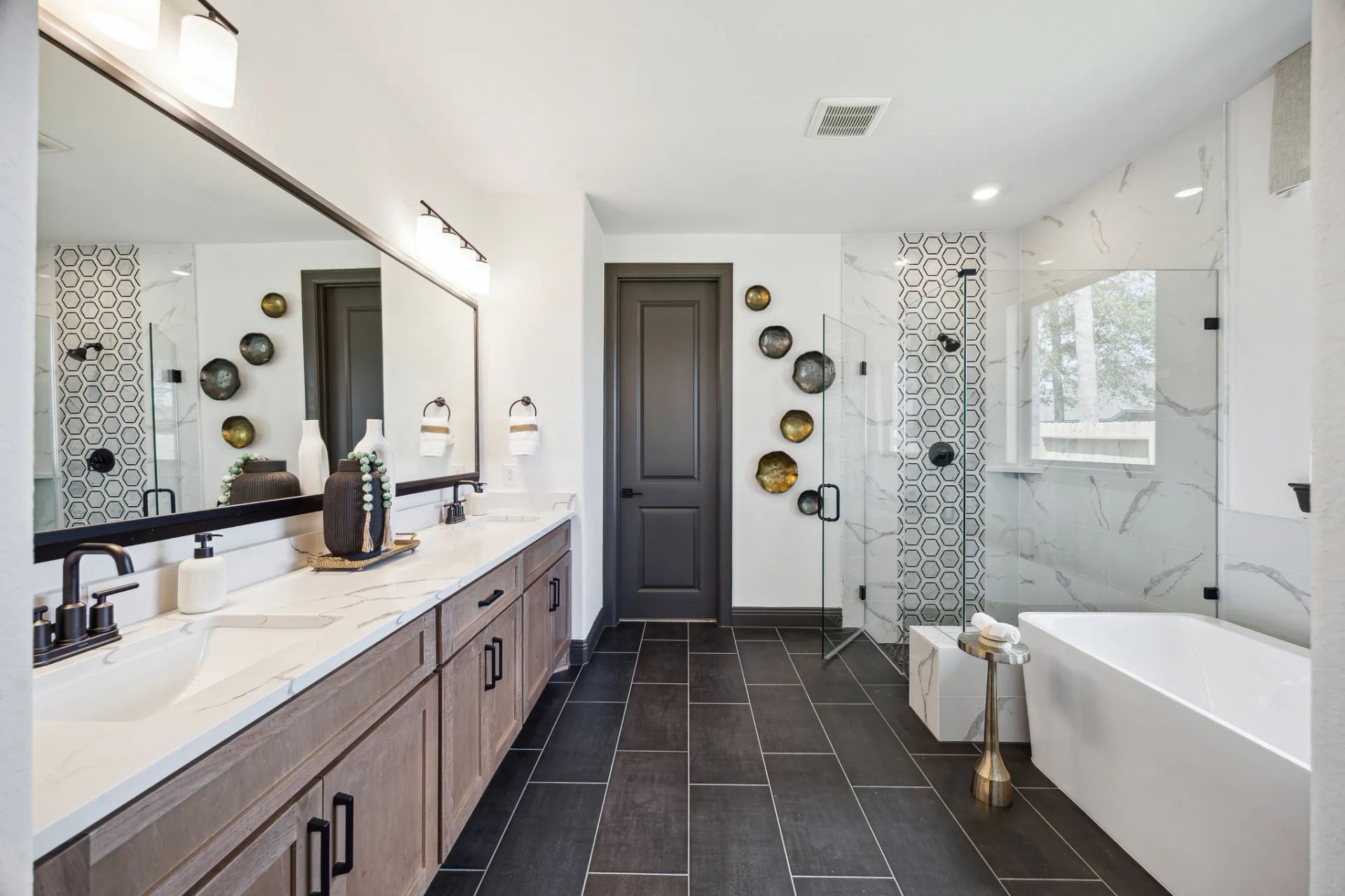 Plan 4534 primary bath - staged