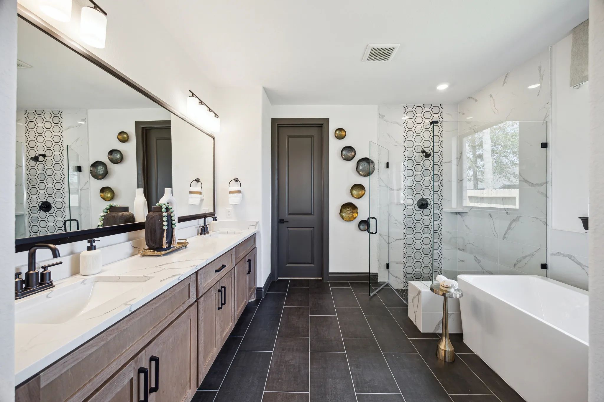 Plan 4534 primary bath - staged