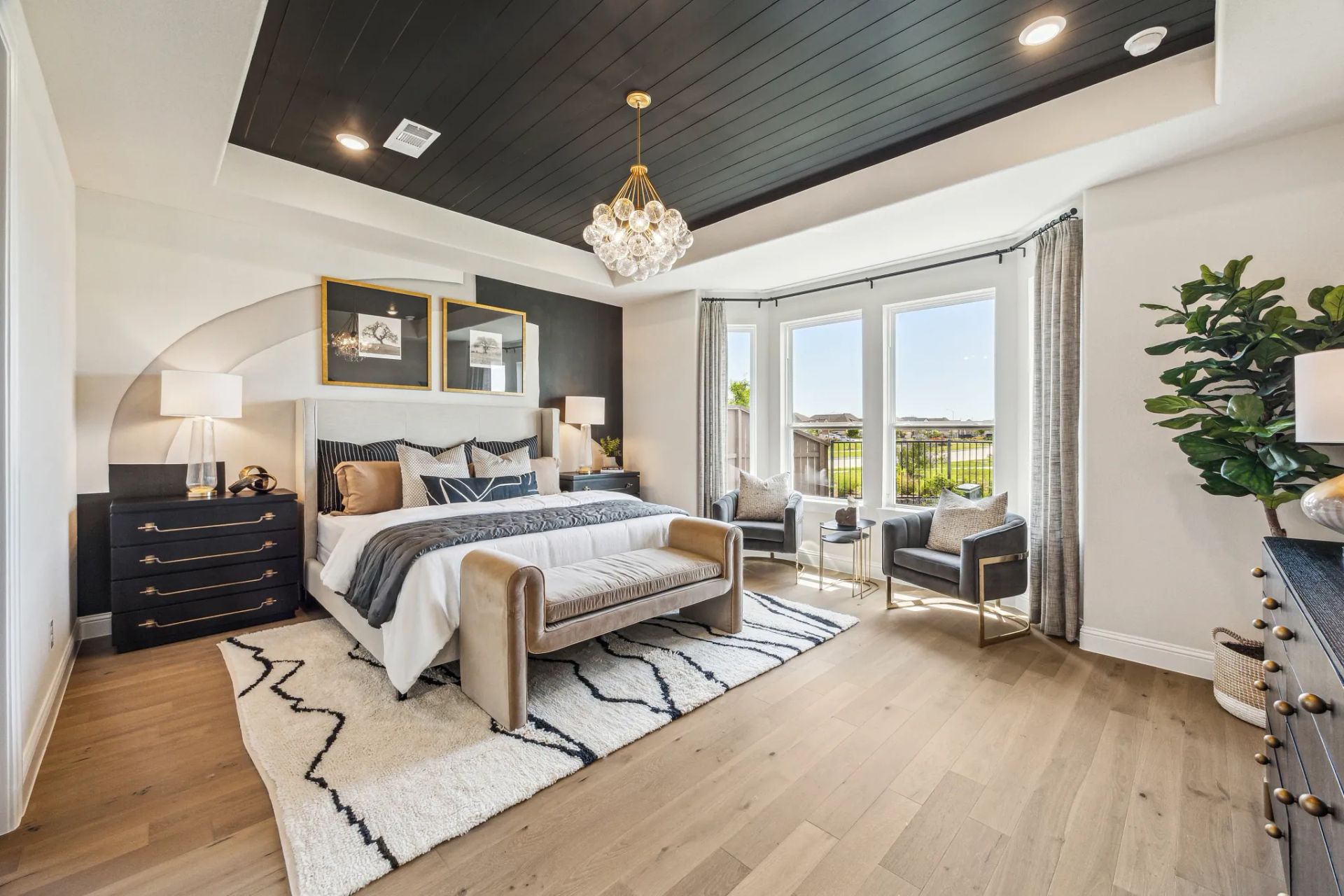 Plan 5042 primary bed - staged