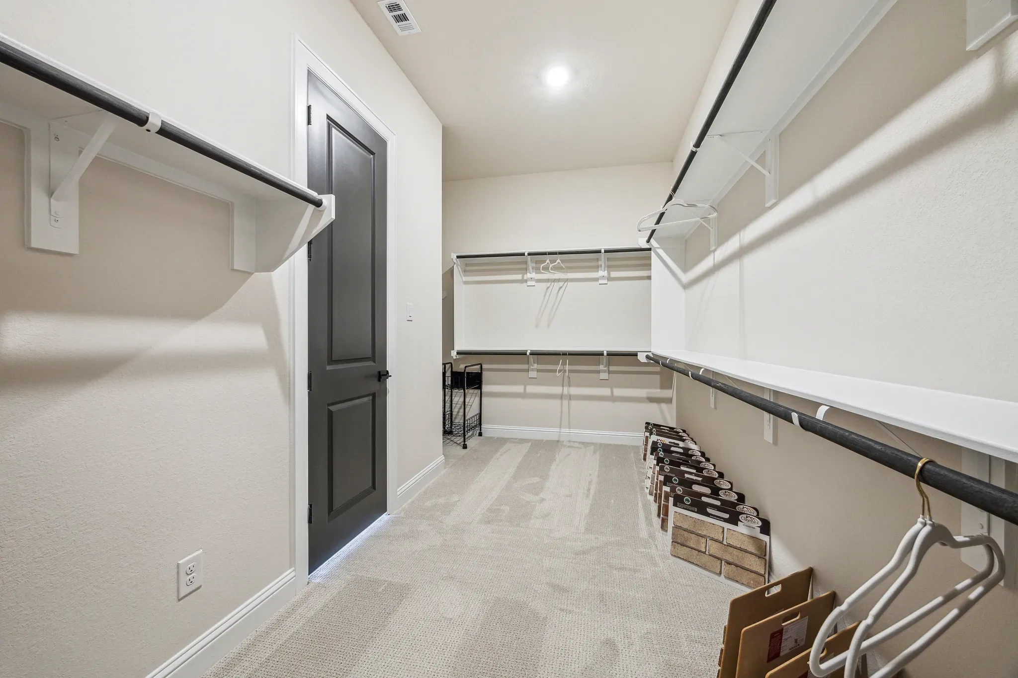 Plan 5042 closet - staged