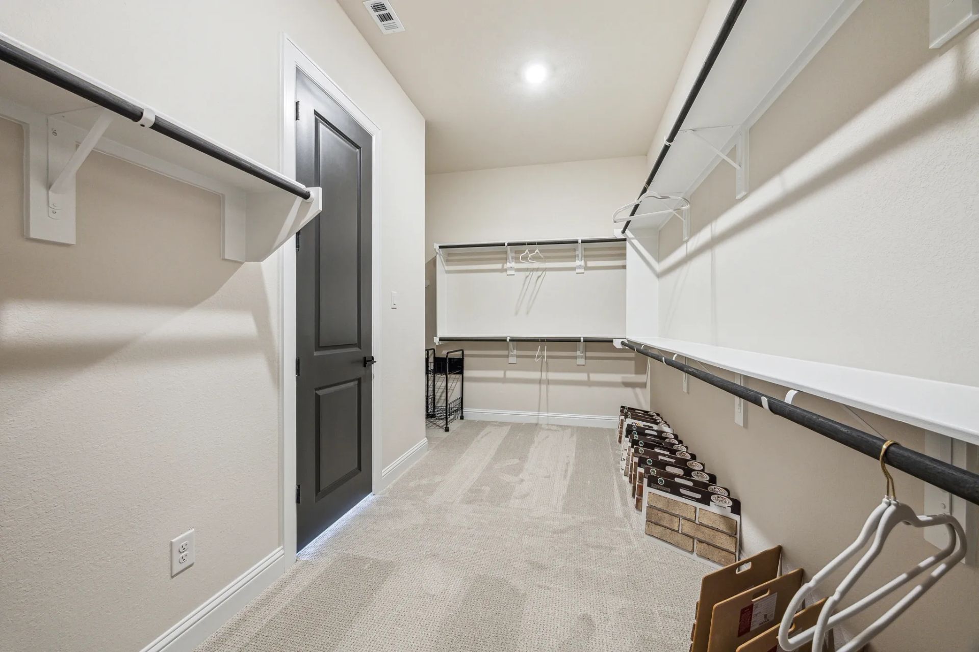Plan 5042 closet - staged