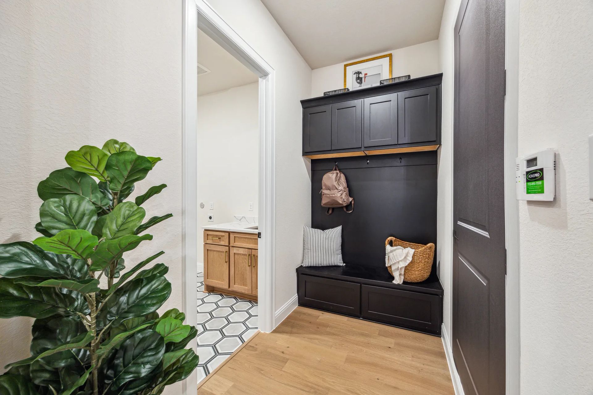 Plan 5042 valet - staged