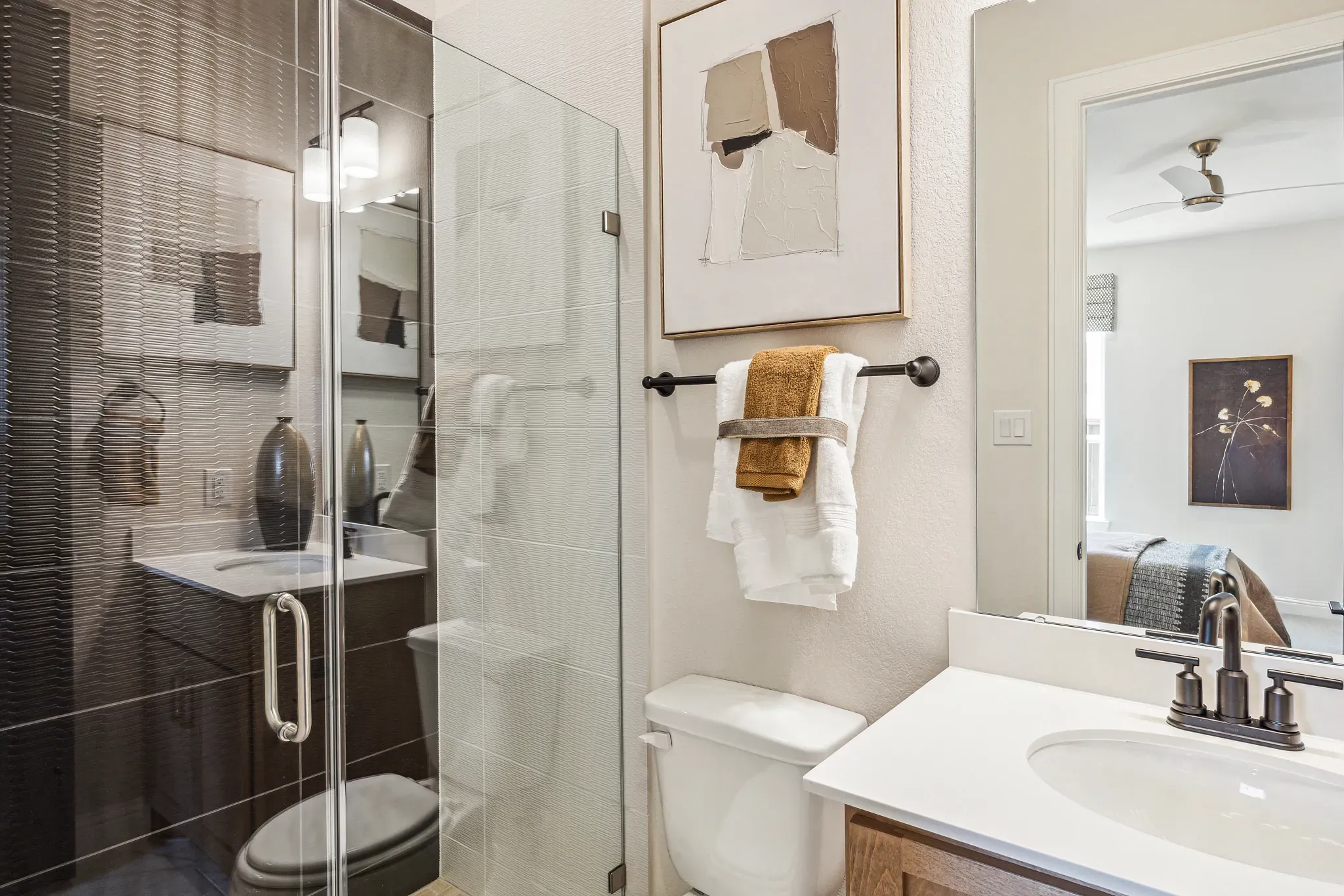 Plan 5042 bath 2 - staged