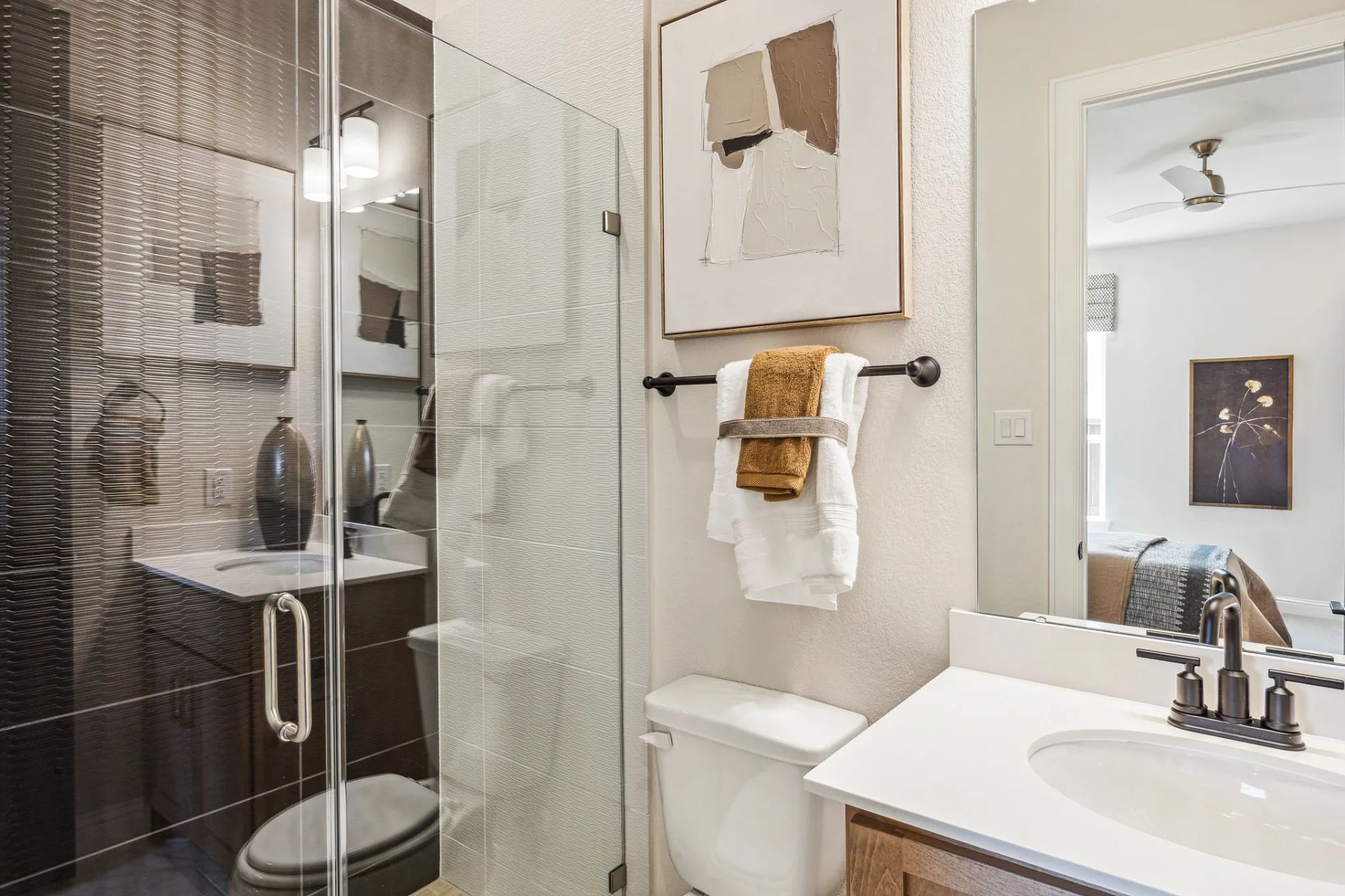 Plan 5042 bath 2 - staged
