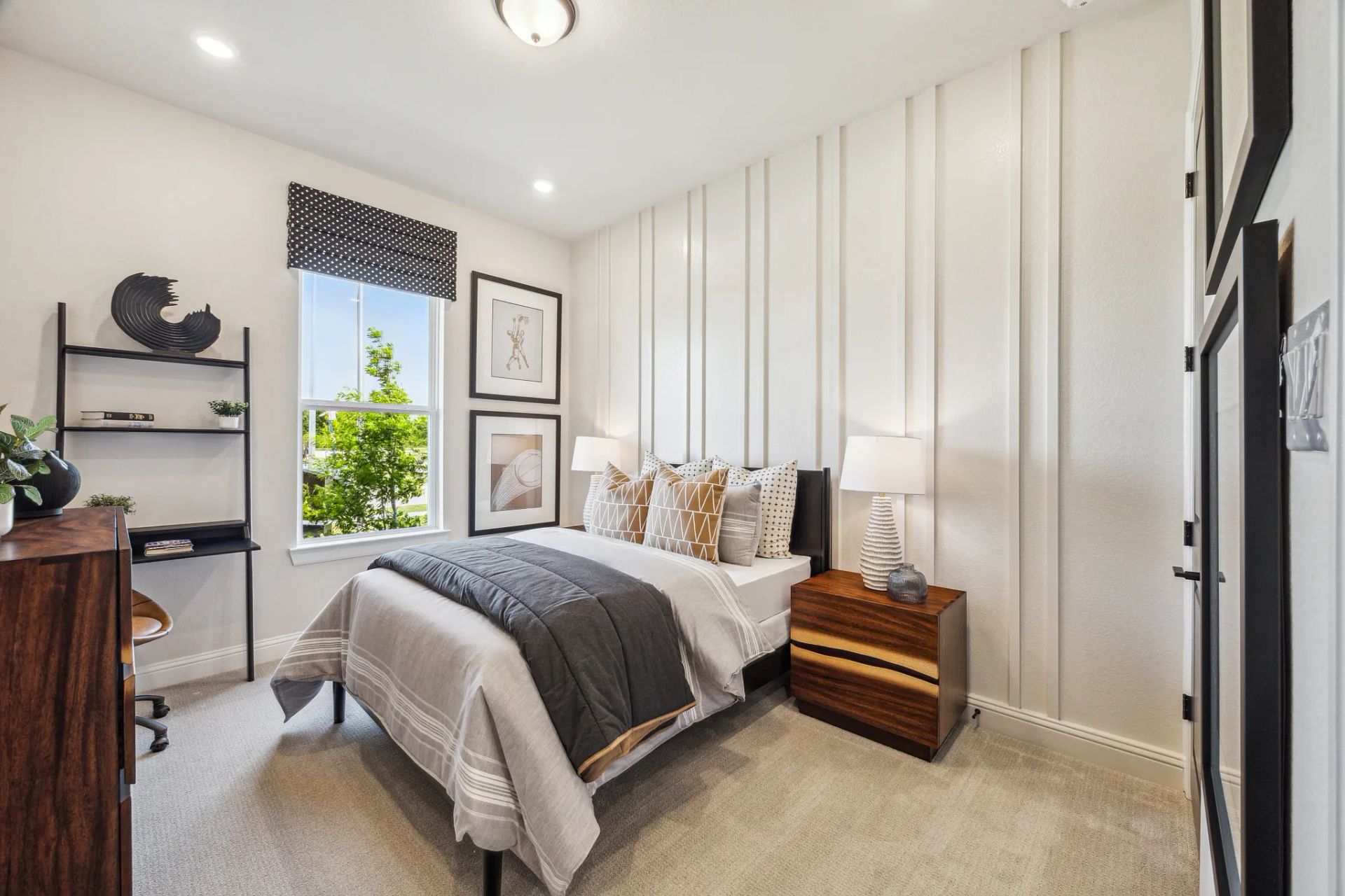 Plan 5042 bed 3 - staged
