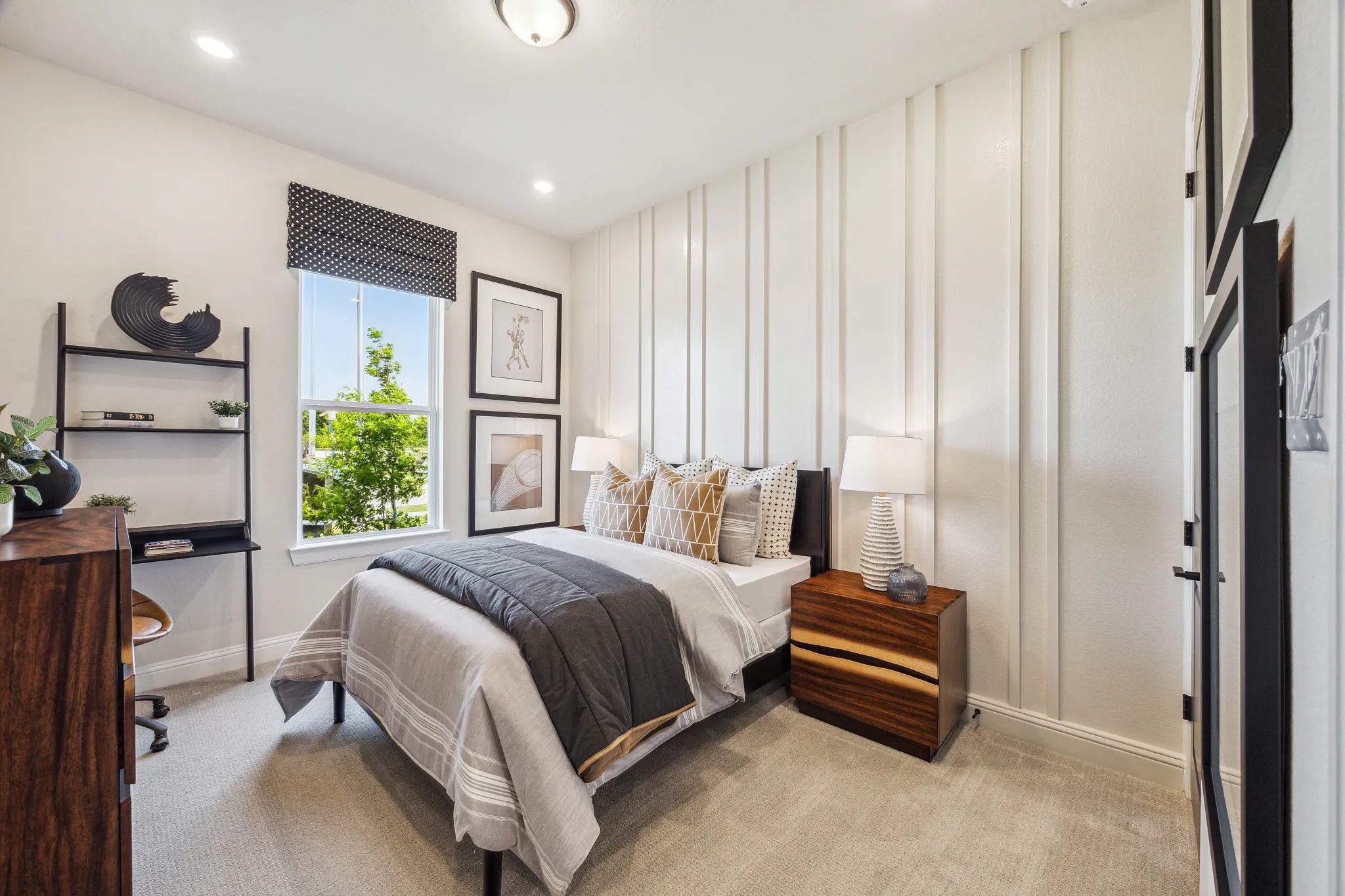 Plan 5042 bed 3 - staged