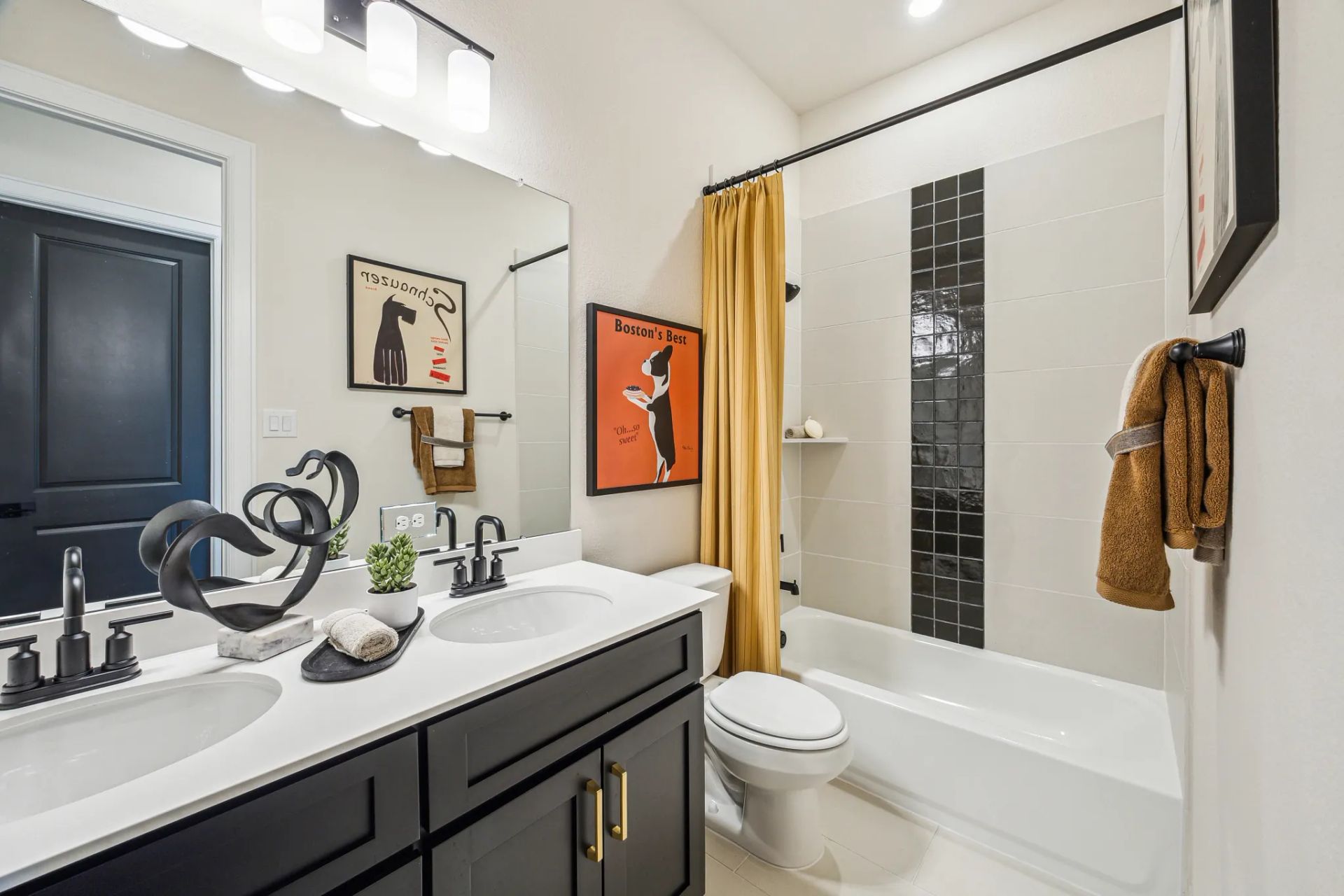 Plan 5042 bath 3 - staged