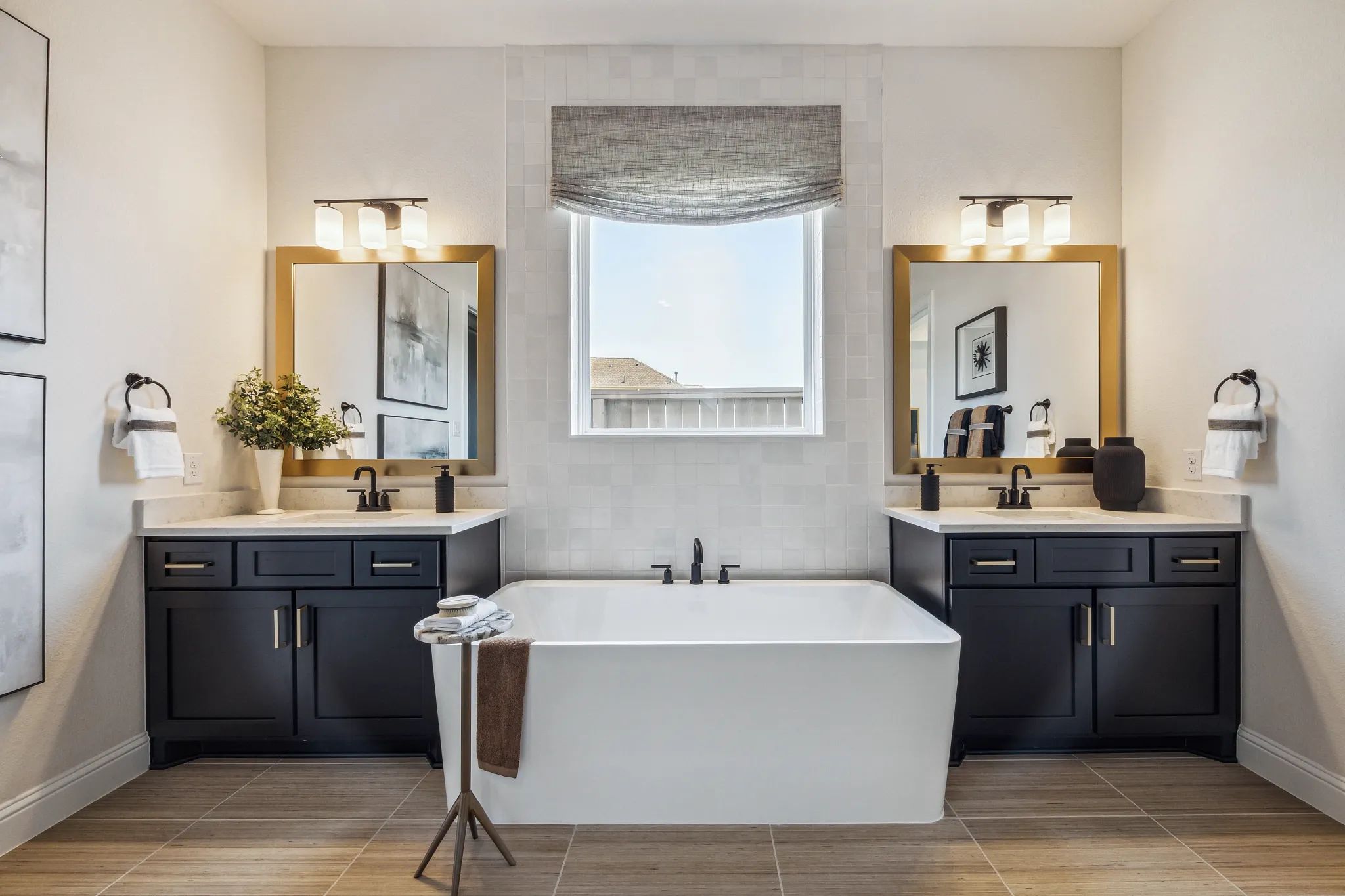 Plan 5042 model primary bath