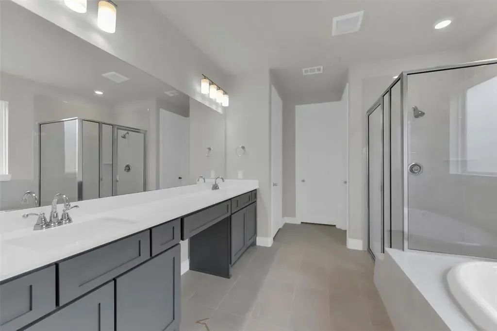 Plan 4549 primary bath