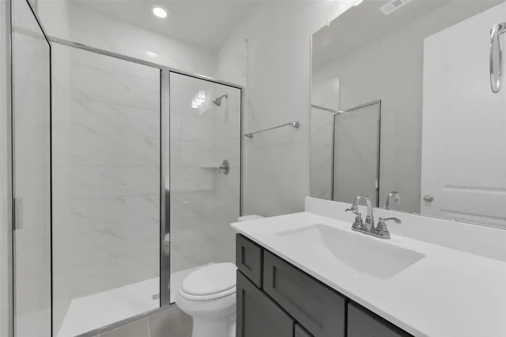 Plan 4549 bath 2