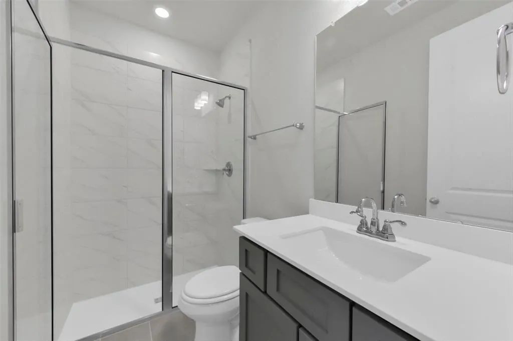 Plan 4549 bath 2