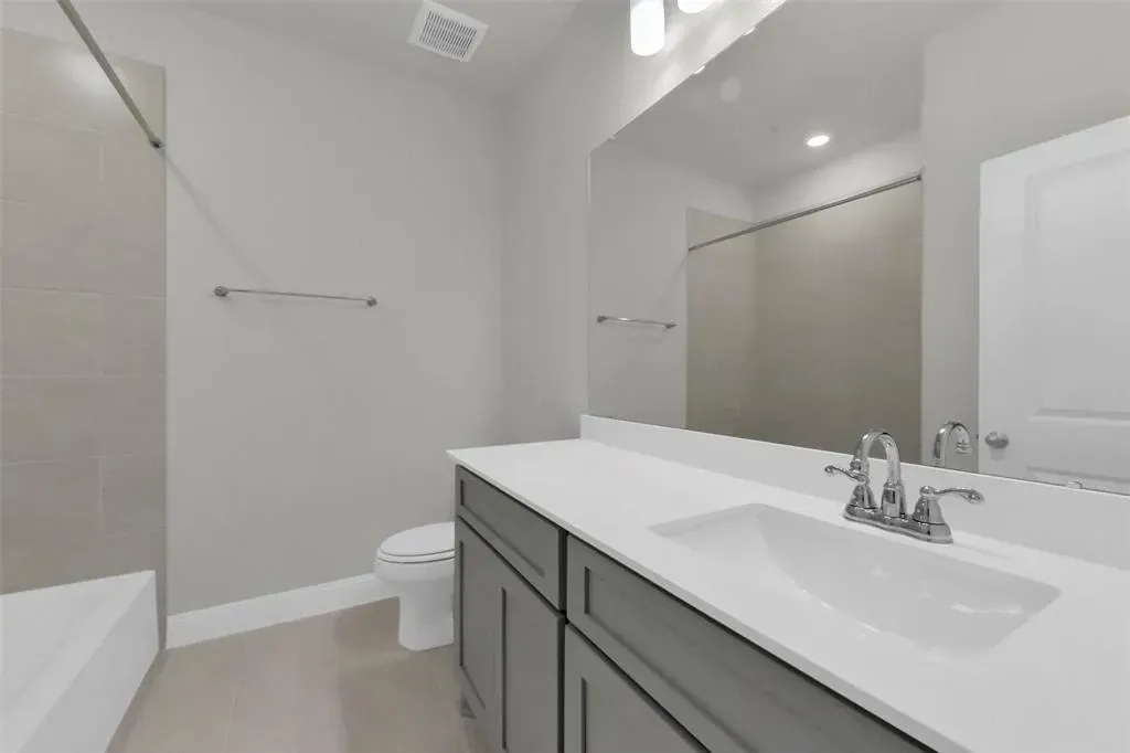 Plan 4549 bath 3