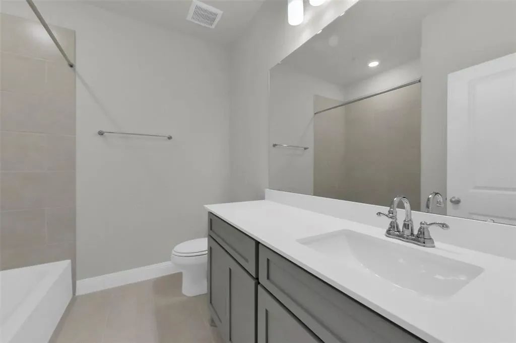 Plan 4549 bath 3