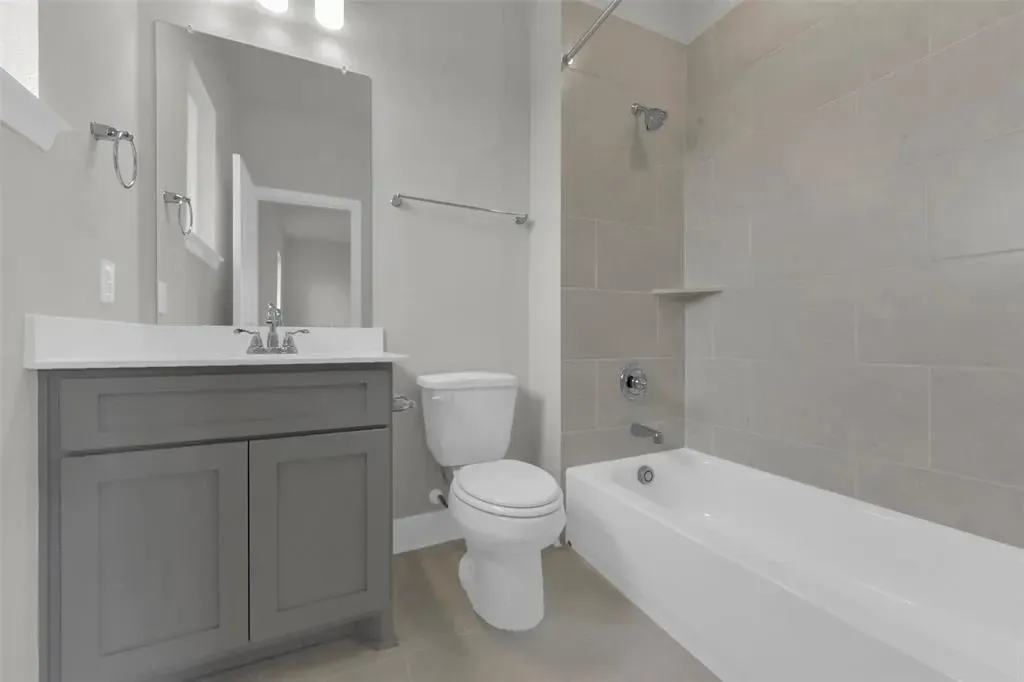 Plan 4549 bath 4
