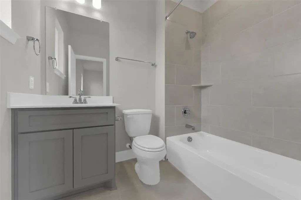 Plan 4549 bath 4