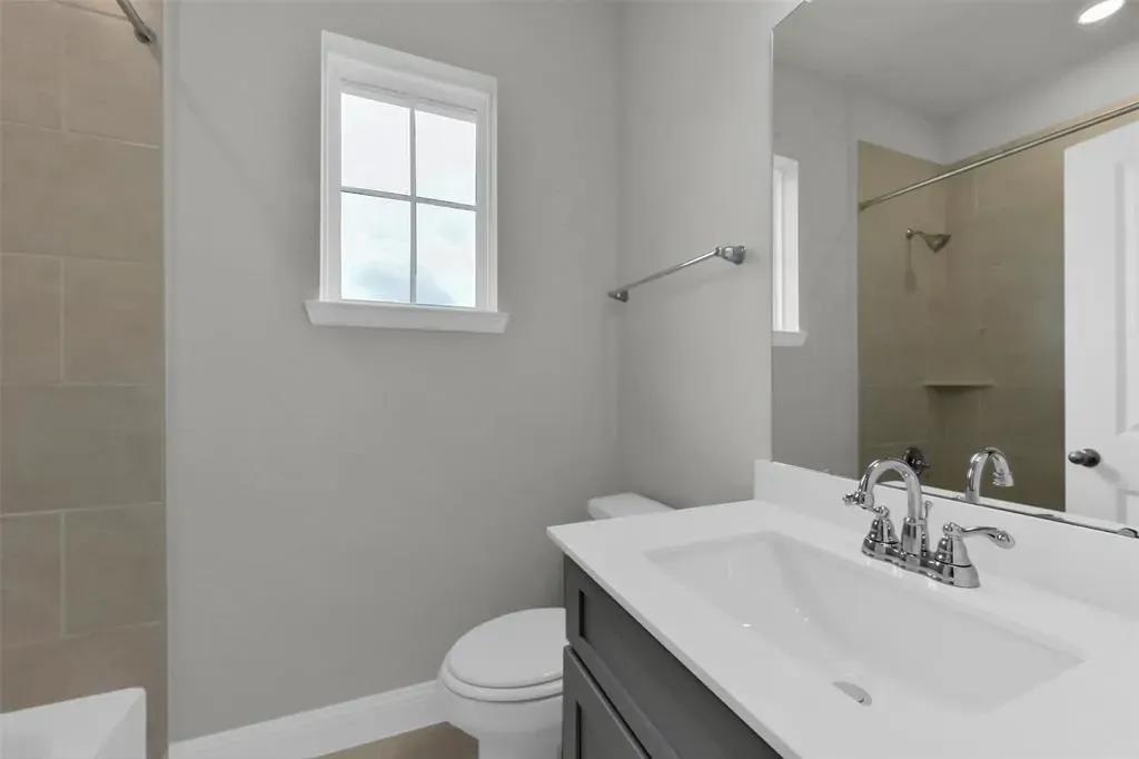 Plan 4549 bath 5