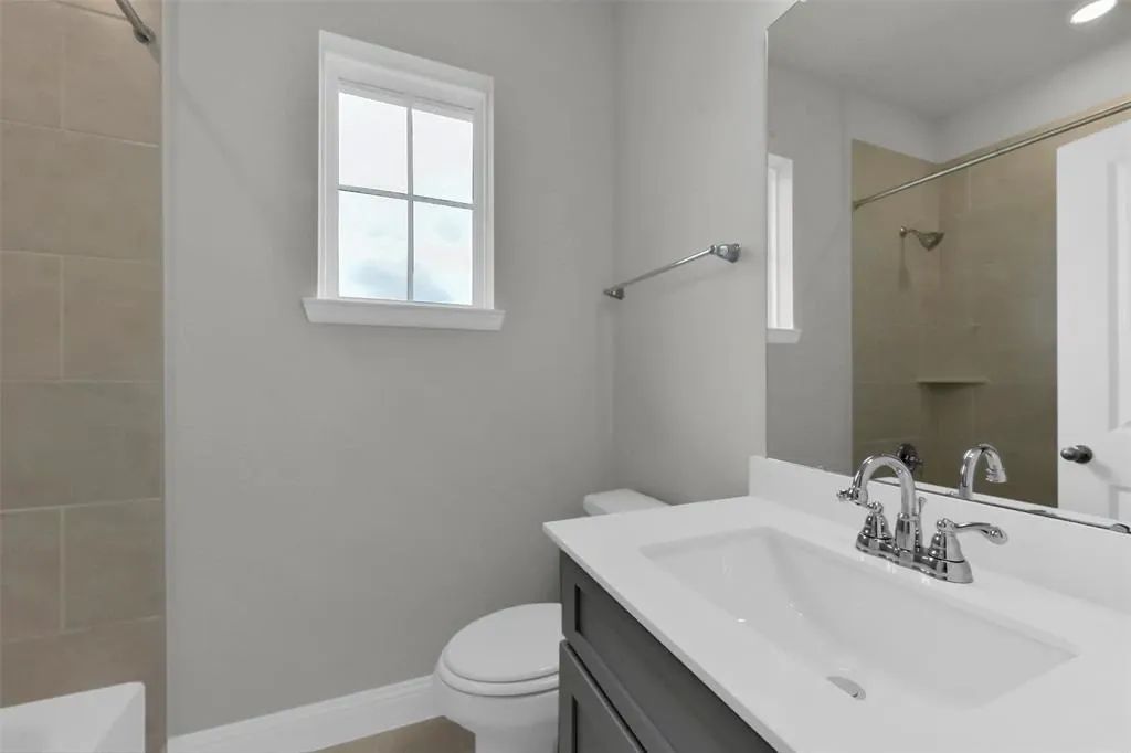 Plan 4549 bath 5