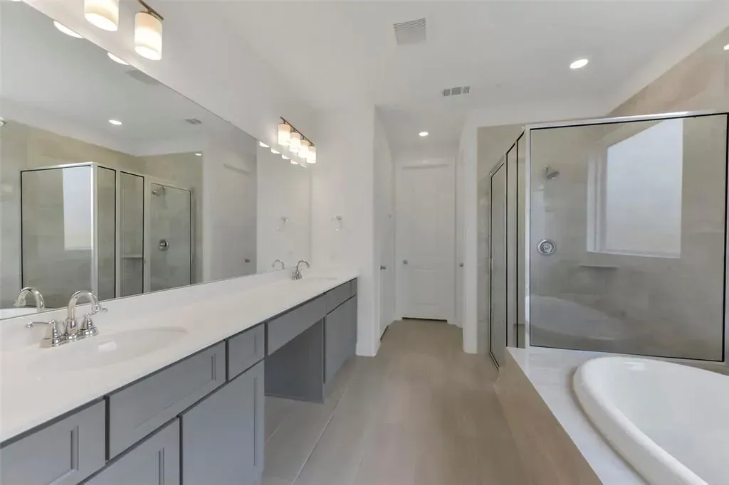 Plan 4559 primary bath